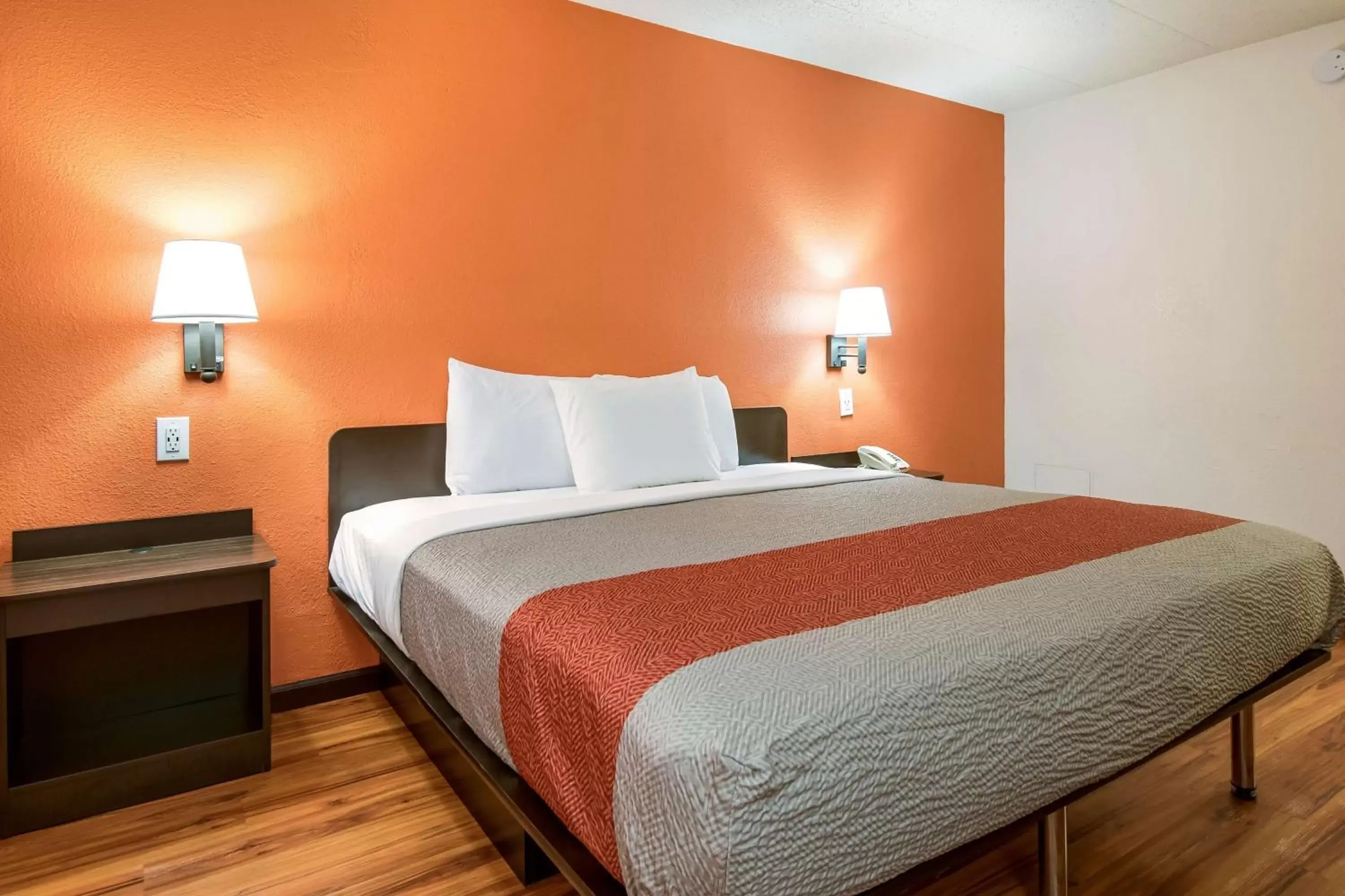 Photo of the whole room, Bed in Motel 6-Grove City, OH Photo of the whole room, Bed in Motel 6-Grove City, OH