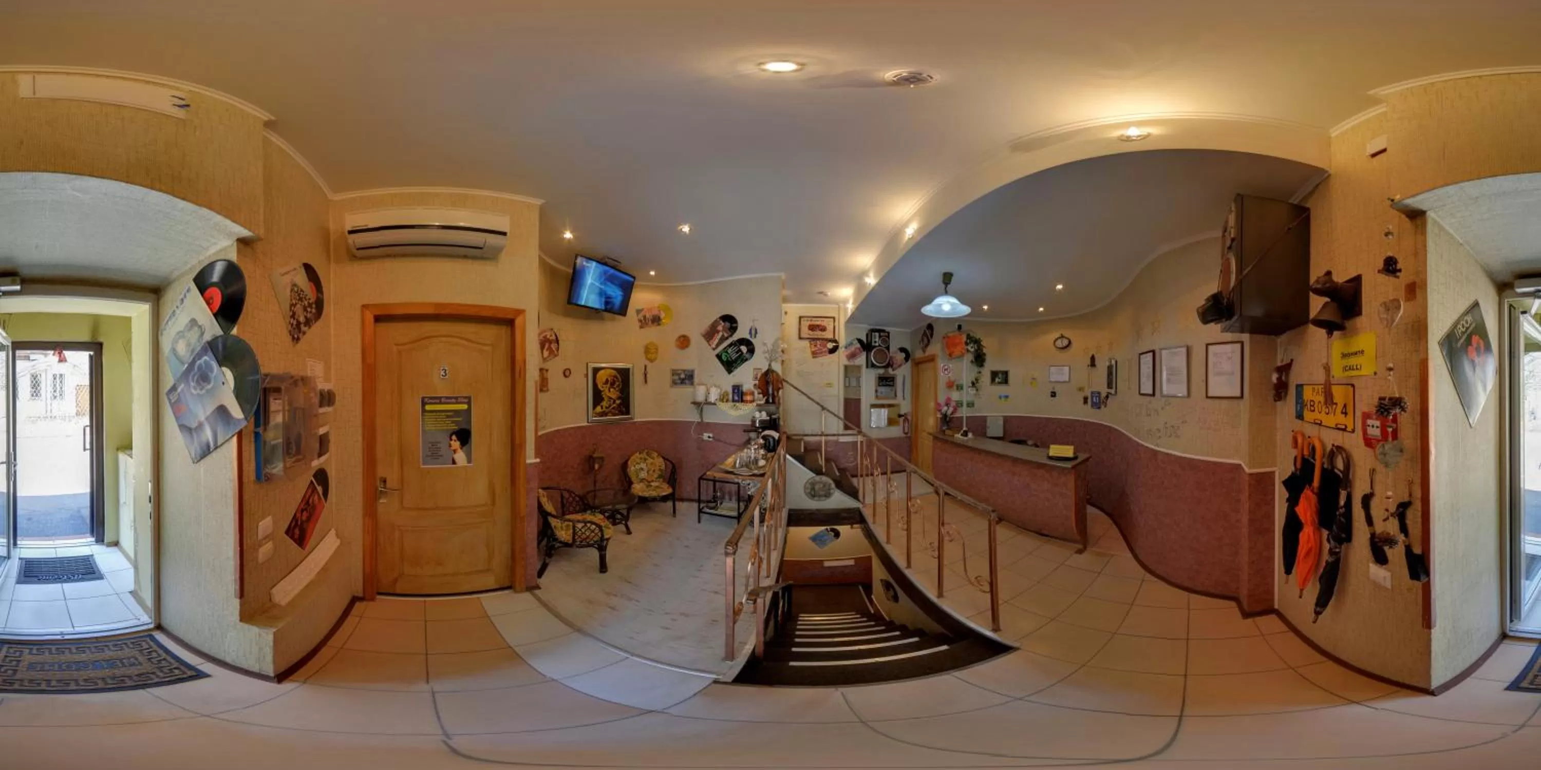 Day in YELLOW UNLIMITED HOTEL 4