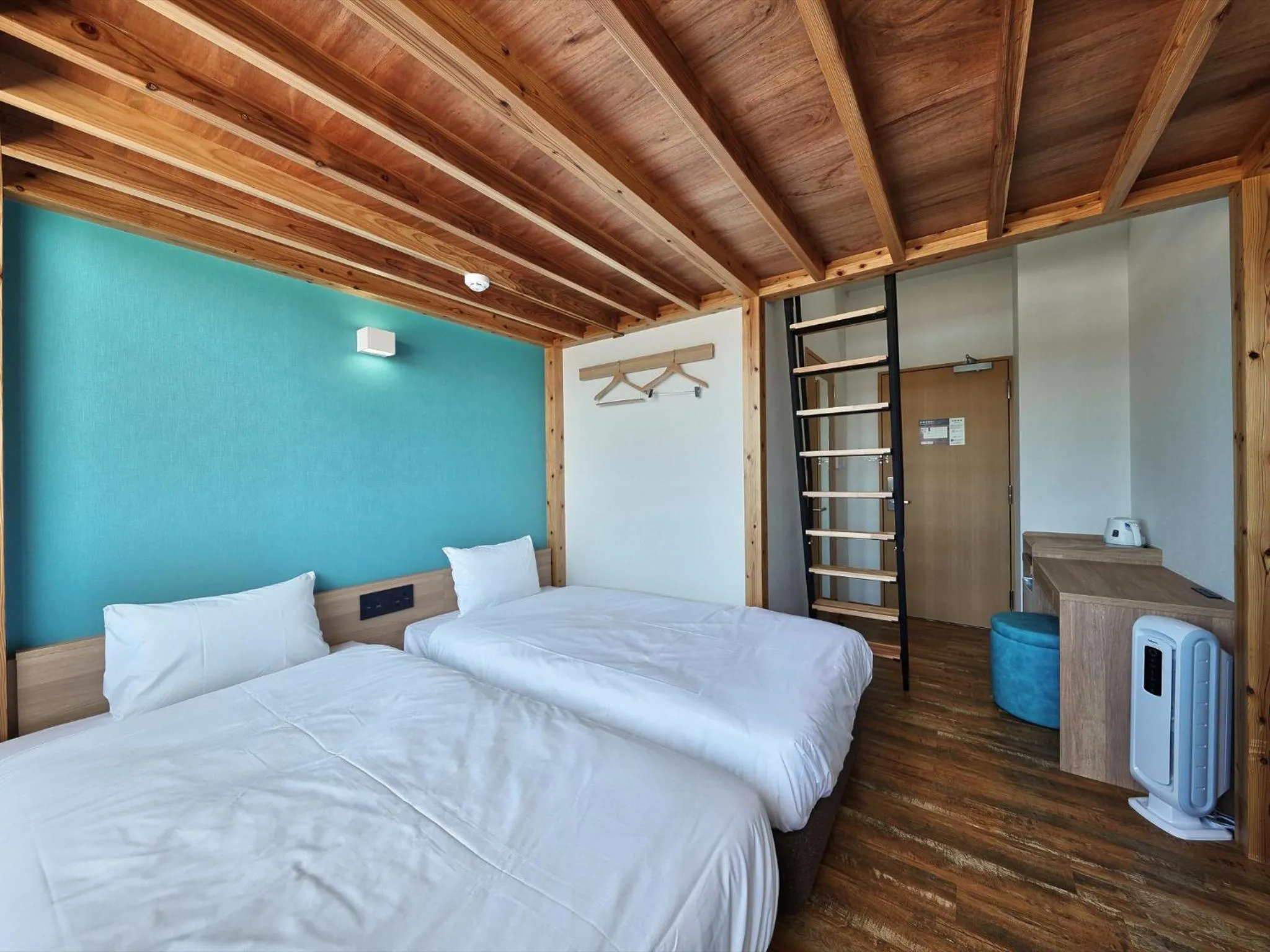 Photo of the whole room, Bed in CABIN&HOTEL ReTIME