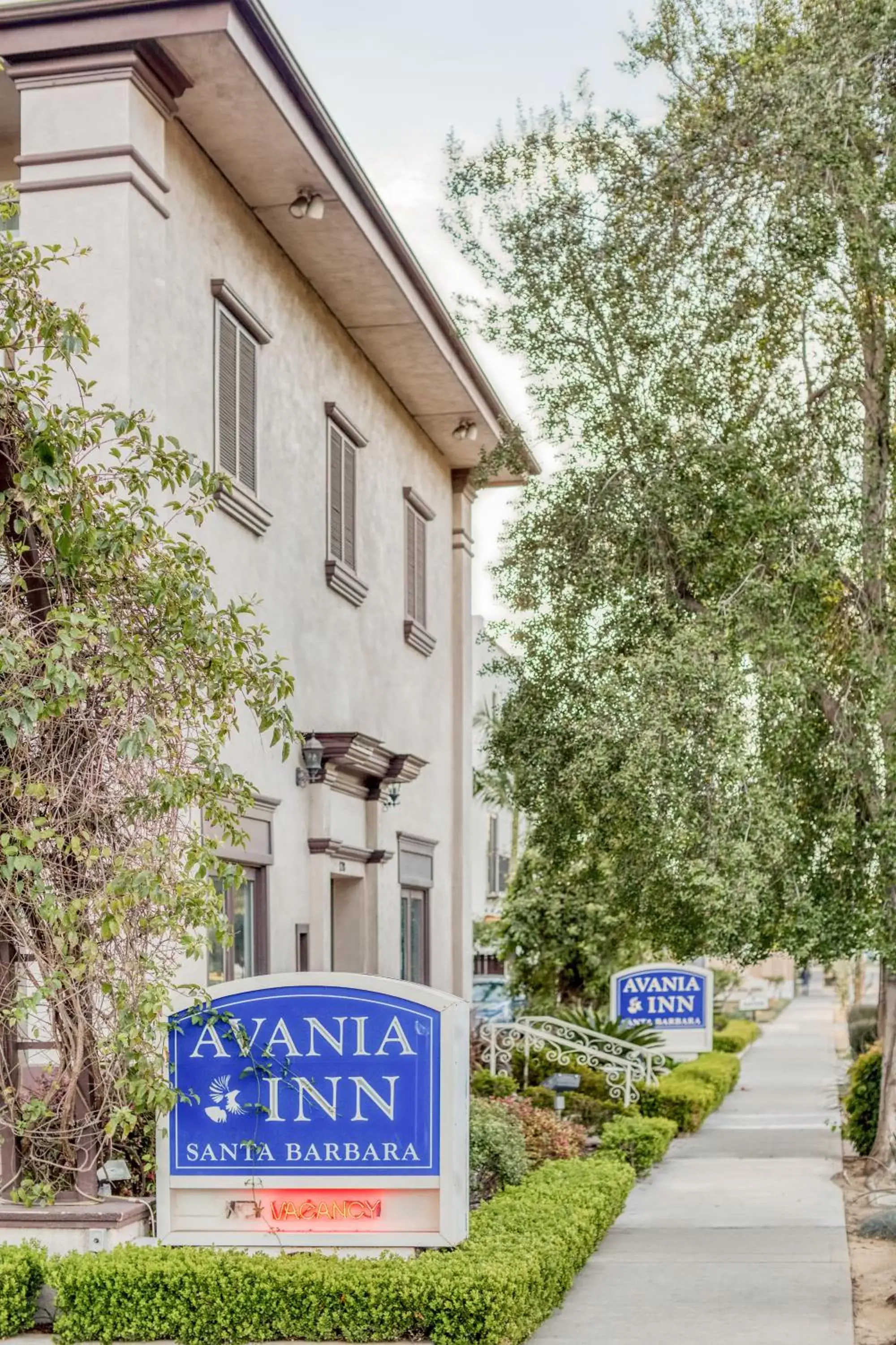 Property building in Avania Inn of Santa Barbara