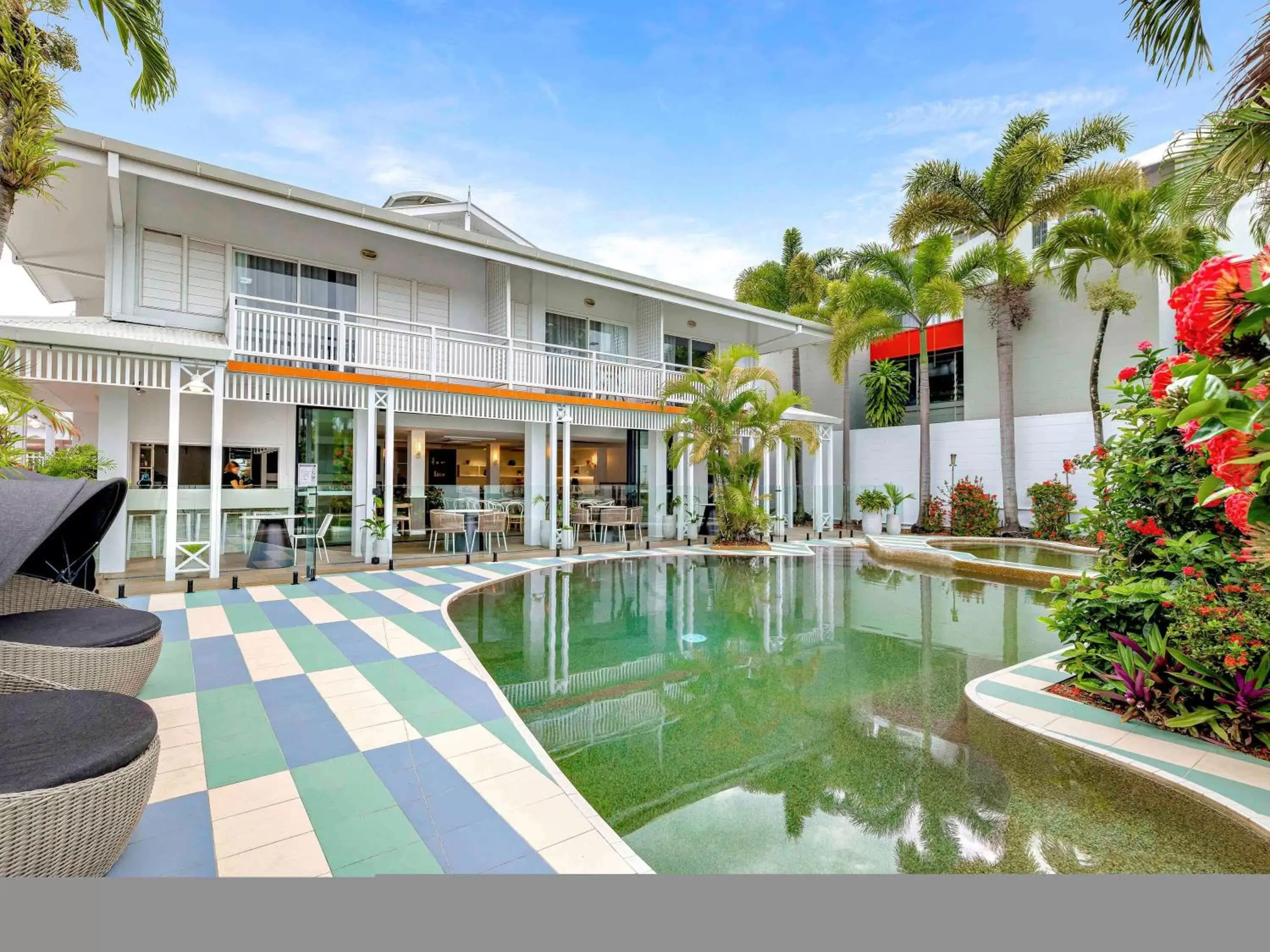 Pool view, Property Building in Mercure Cairns