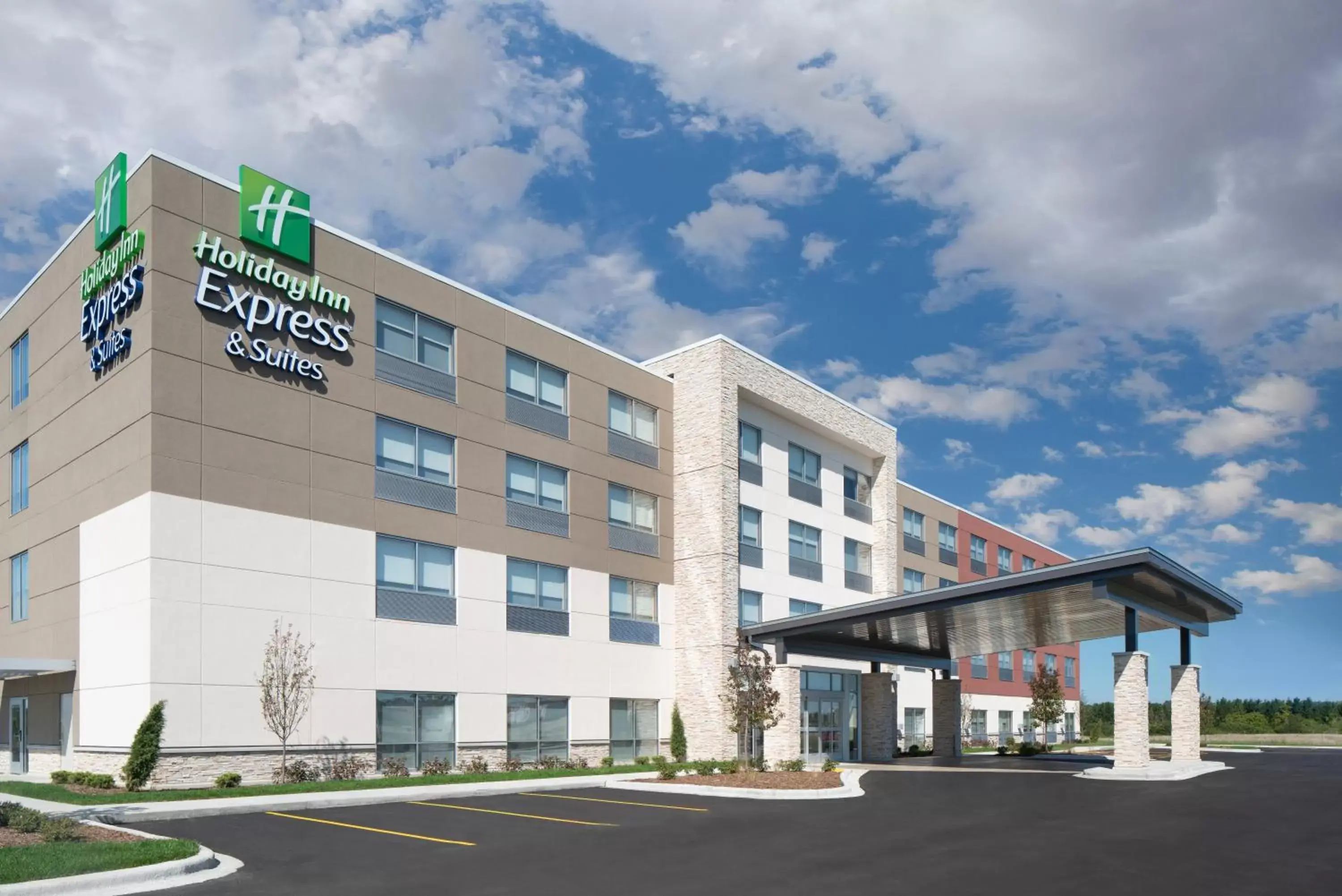 Property Building in Holiday Inn Express & Suites - Elkhorn - Lake Geneva Area, an IHG Hotel