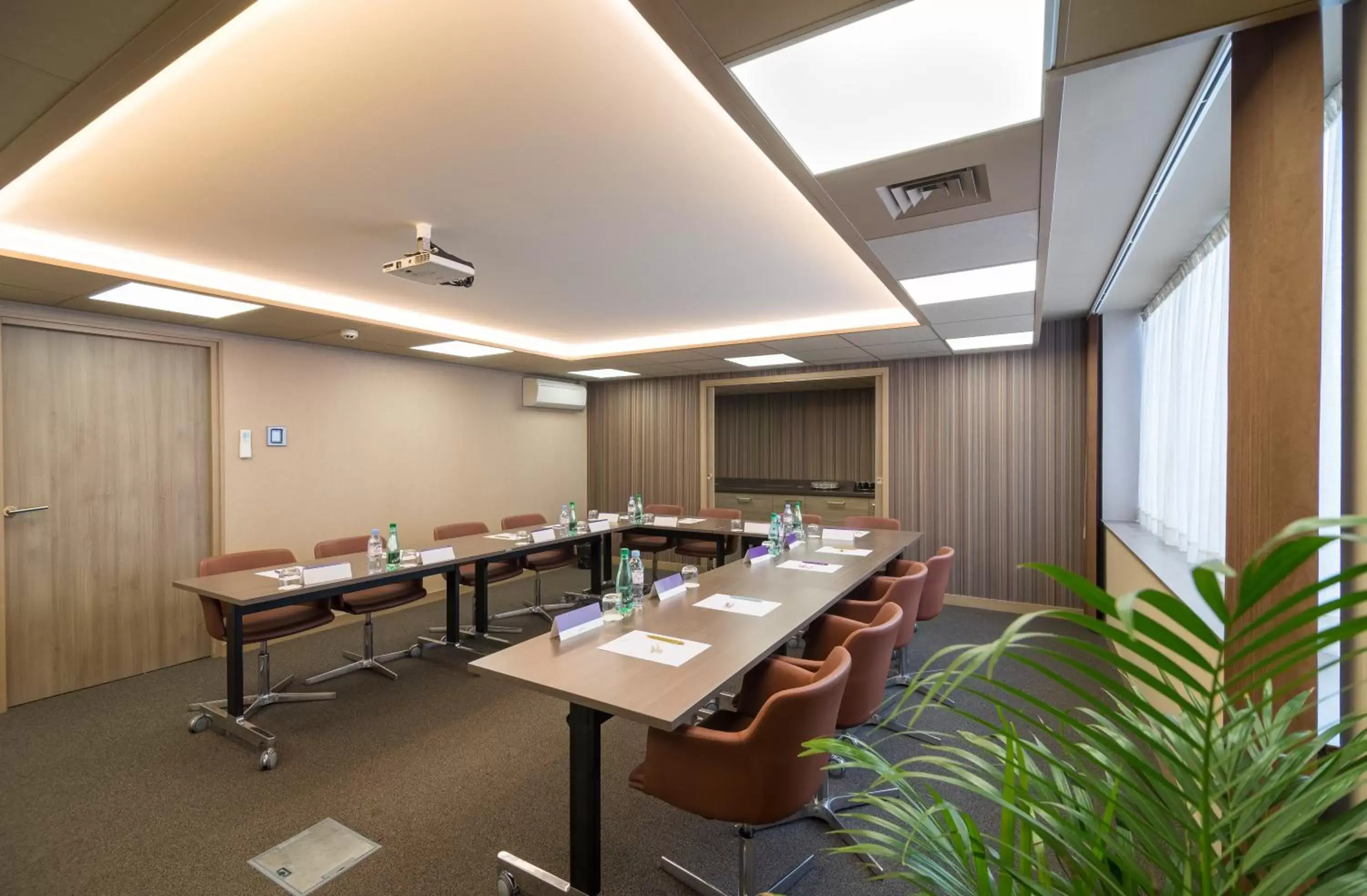 Seating area in Mercure Poitiers Centre