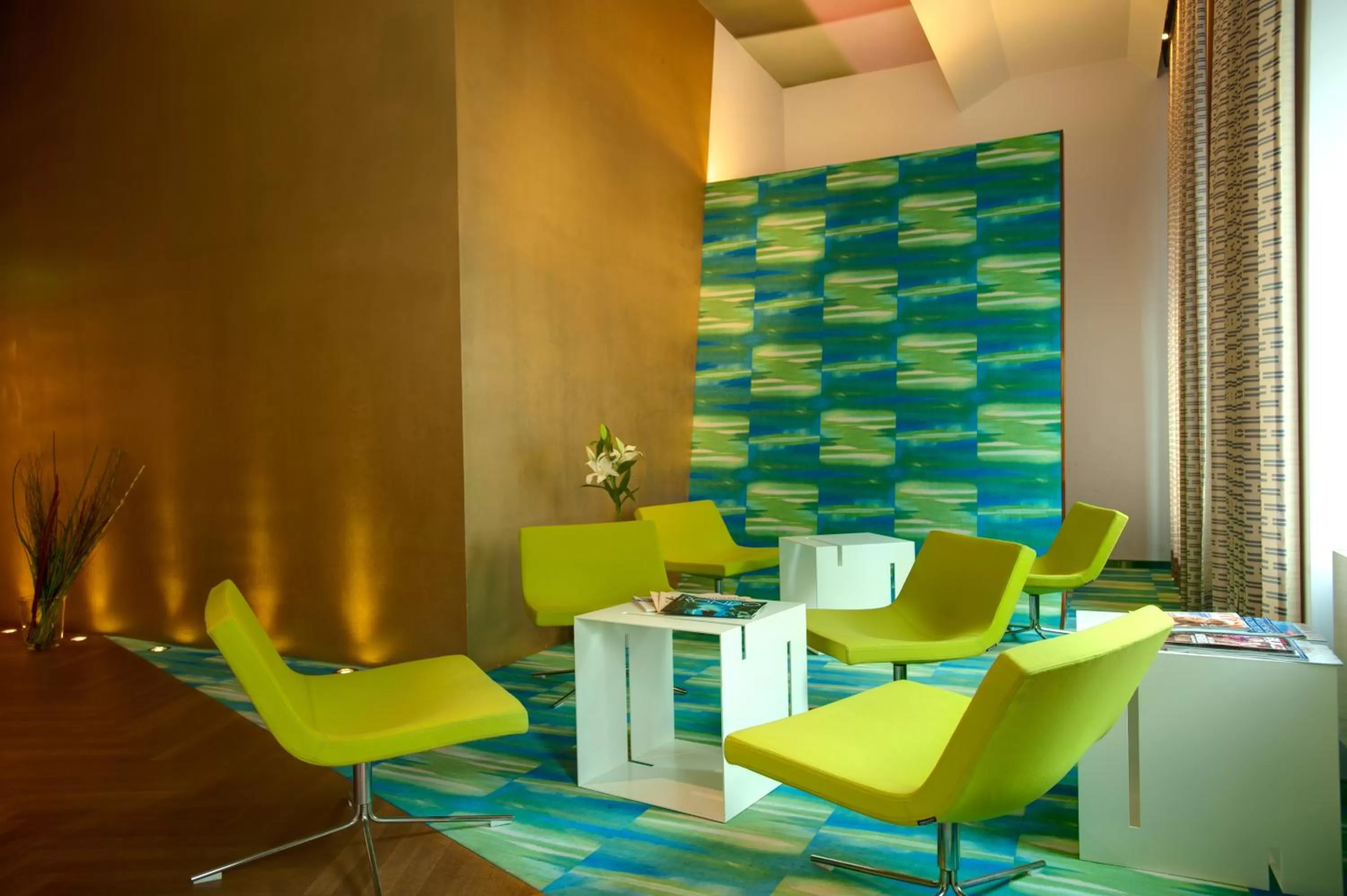 Lounge or bar in BoutiqueHOTEL Donauwalzer