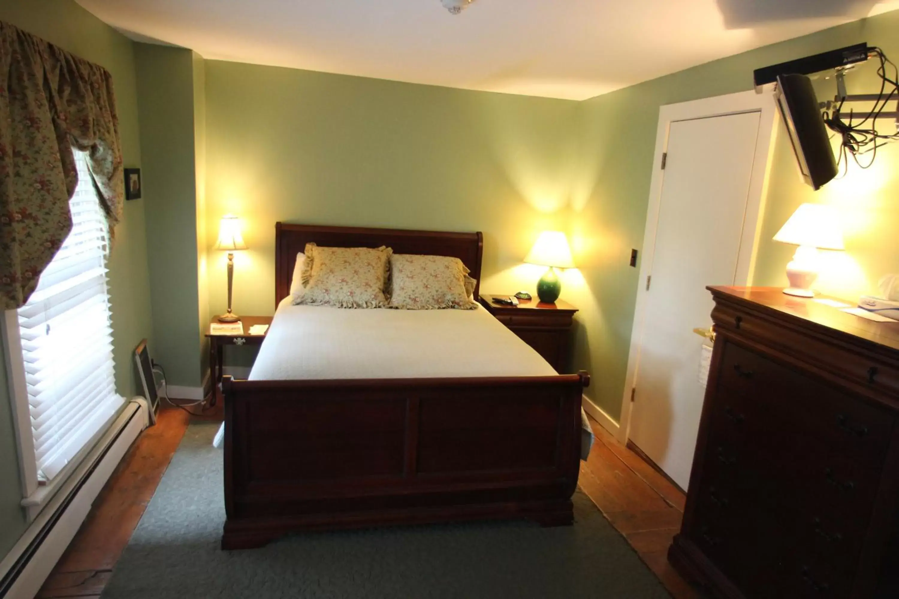 Bed in Smugglers Notch Inn