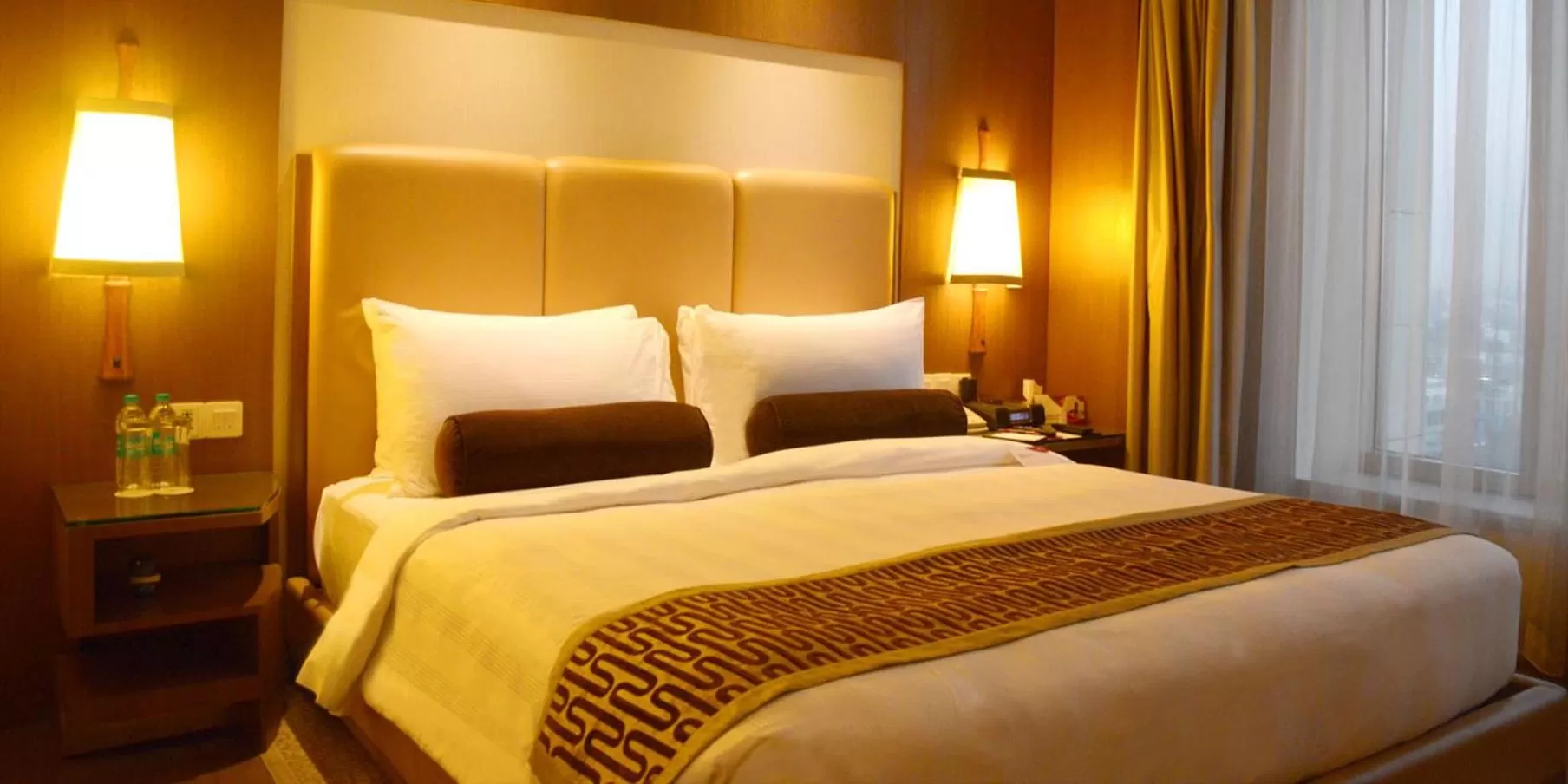 Photo of the whole room, Bed in Crowne Plaza New Delhi Okhla by IHG