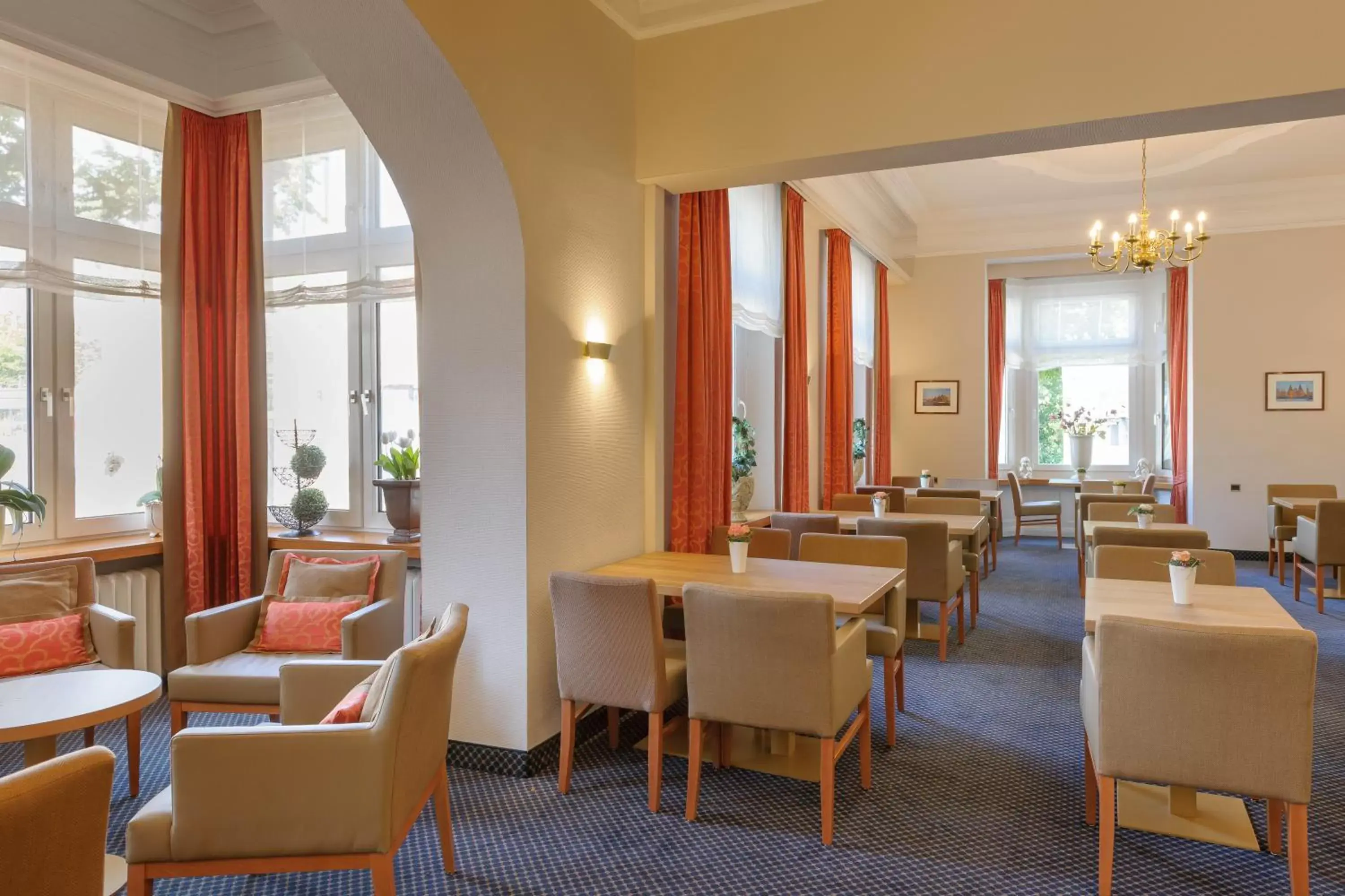 Meeting/conference room, Restaurant/Places to Eat in Mercure Hotel Luebeck City Center
