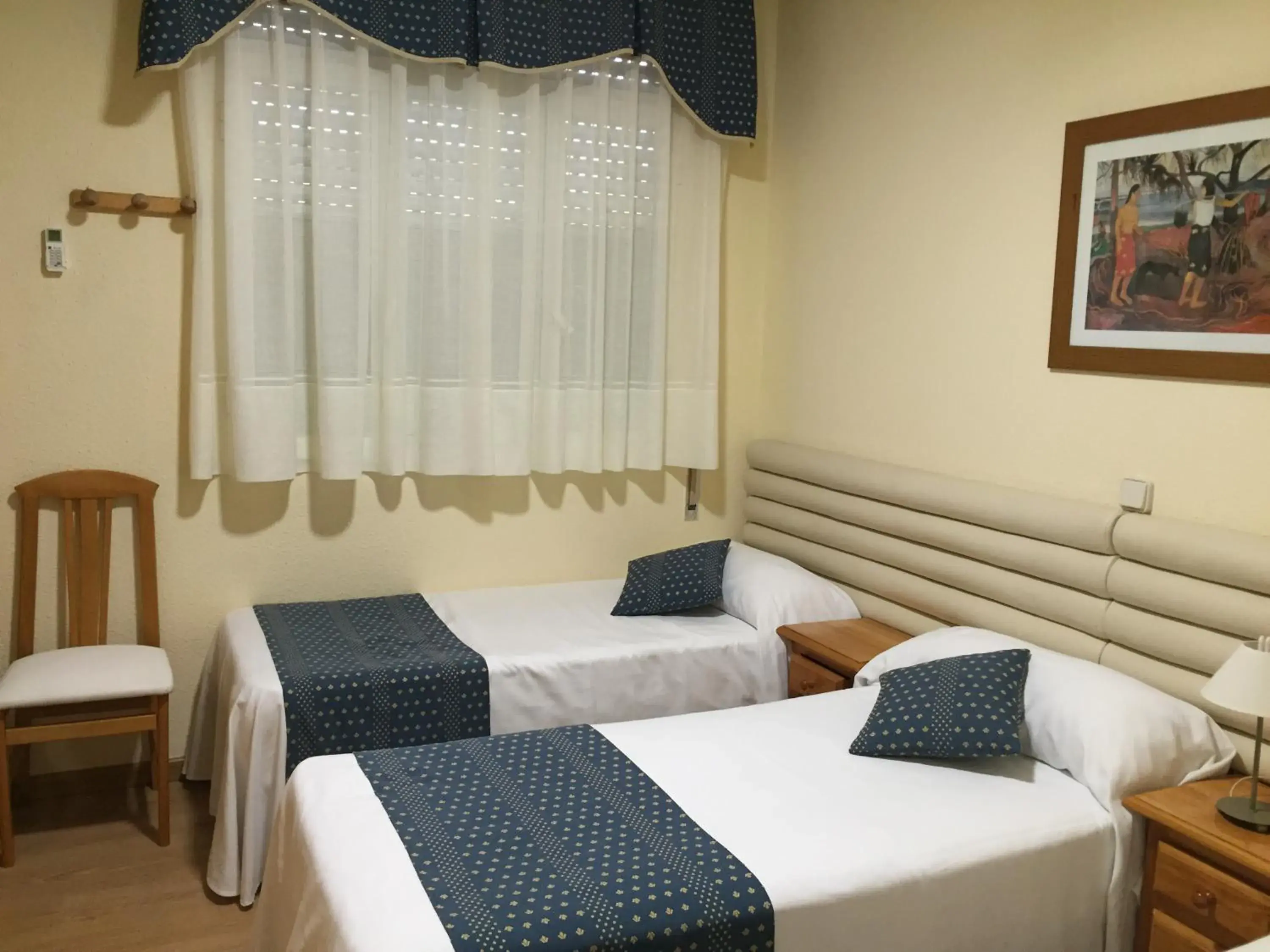 Photo of the whole room, Room Photo in Hotel Cuatro Caños