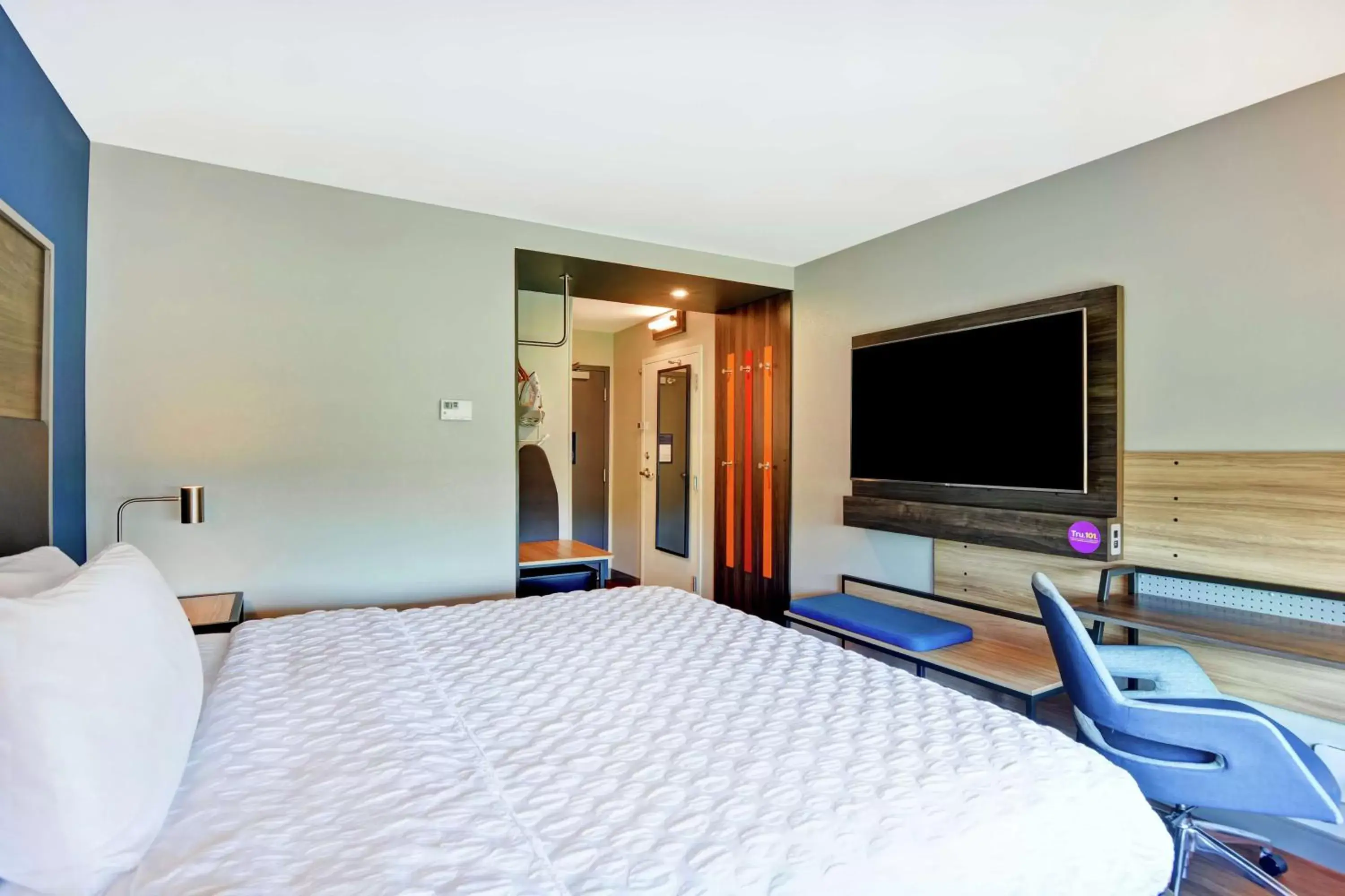 Bedroom, Bed in Tru By Hilton Middletown