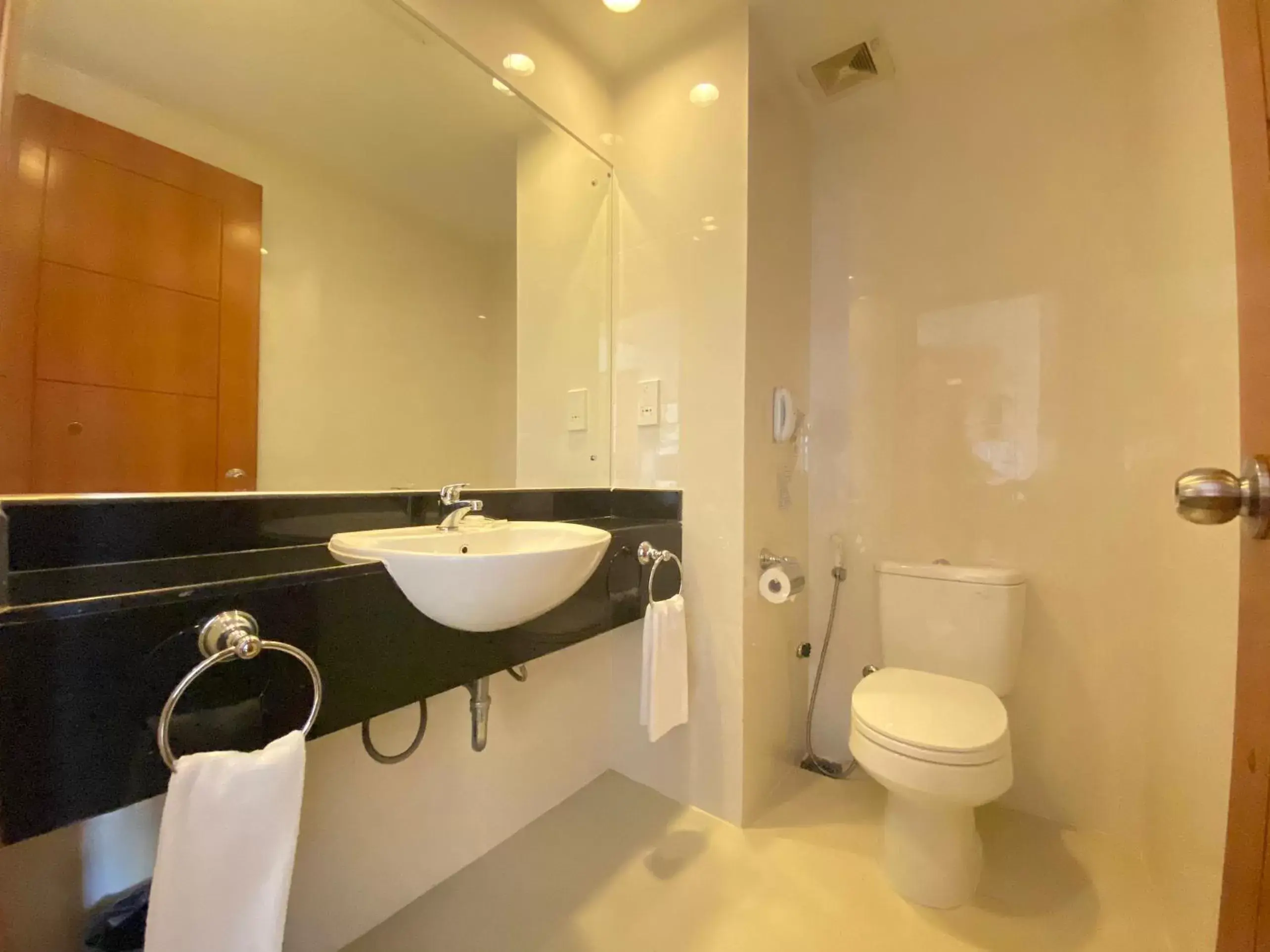 Bath, Bathroom in Muong Thanh Holiday Da Lat Hotel