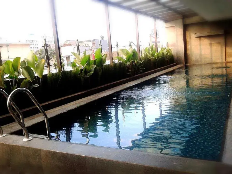 Swimming Pool in Serela Waringin by KAGUM Hotels