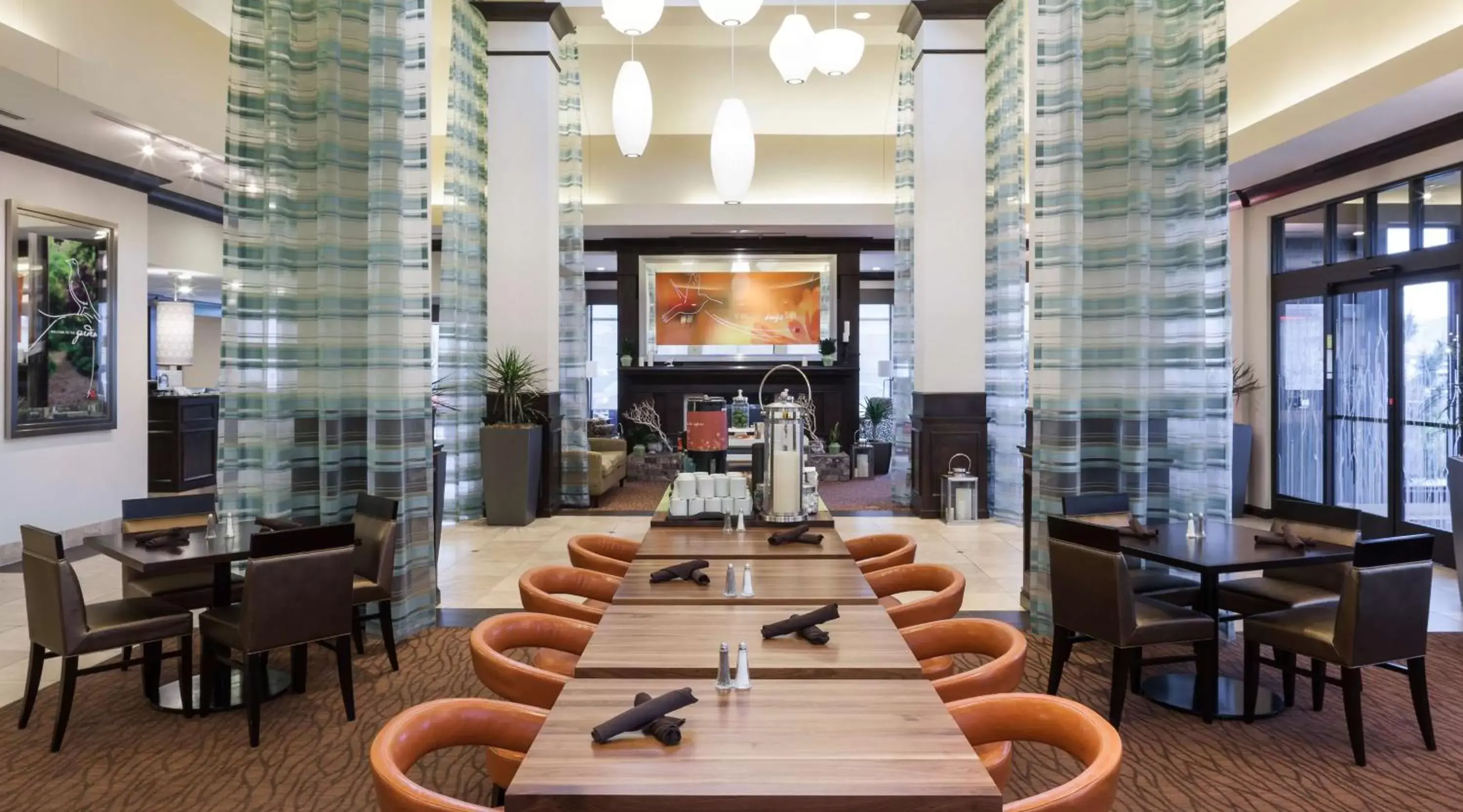 Dining area, Lounge/Bar in Hilton Garden Inn Denver Highlands Ranch