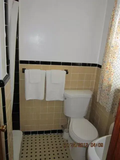 Bathroom in Cadet Motel