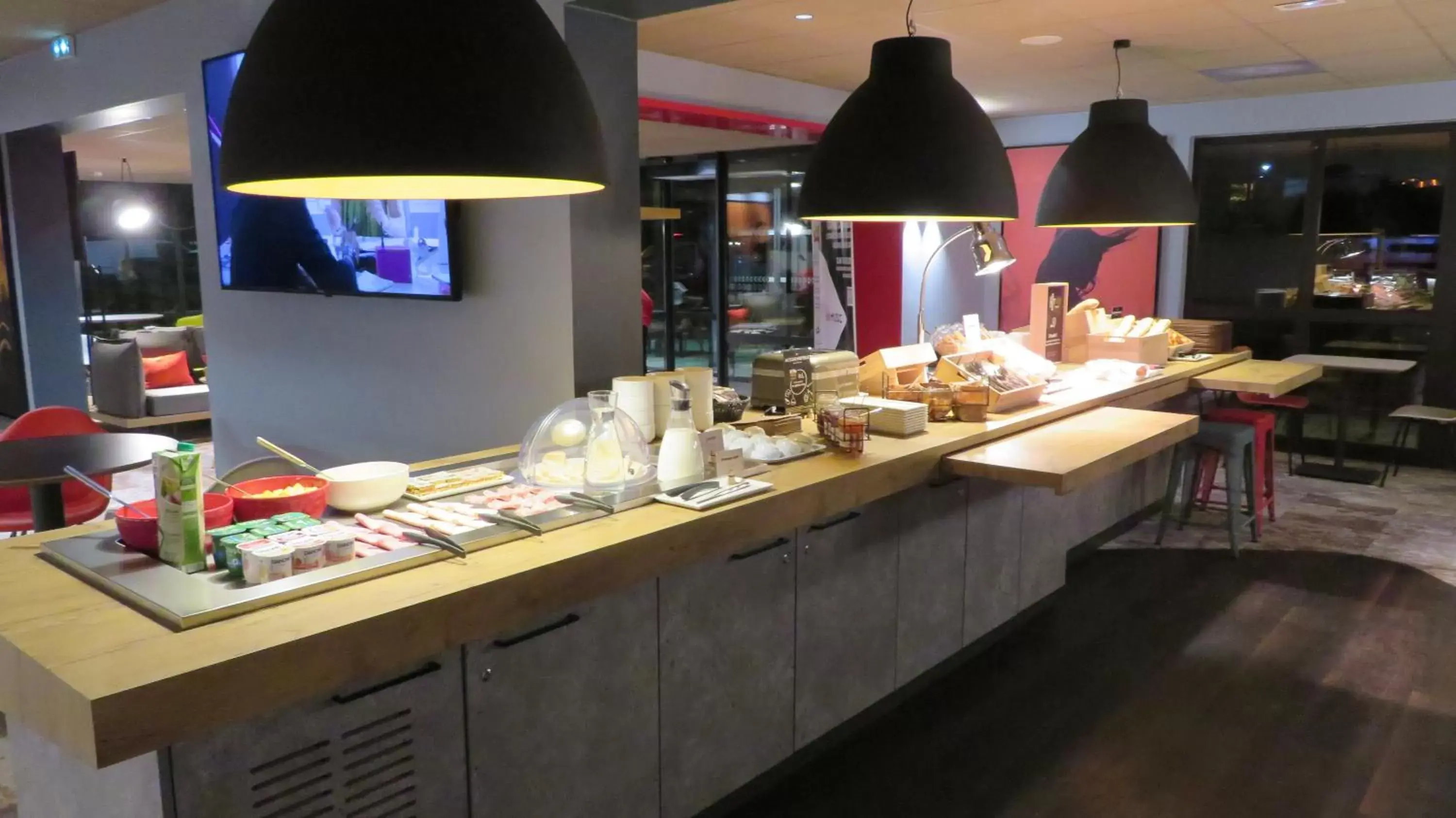 Food and drinks in ibis Melun