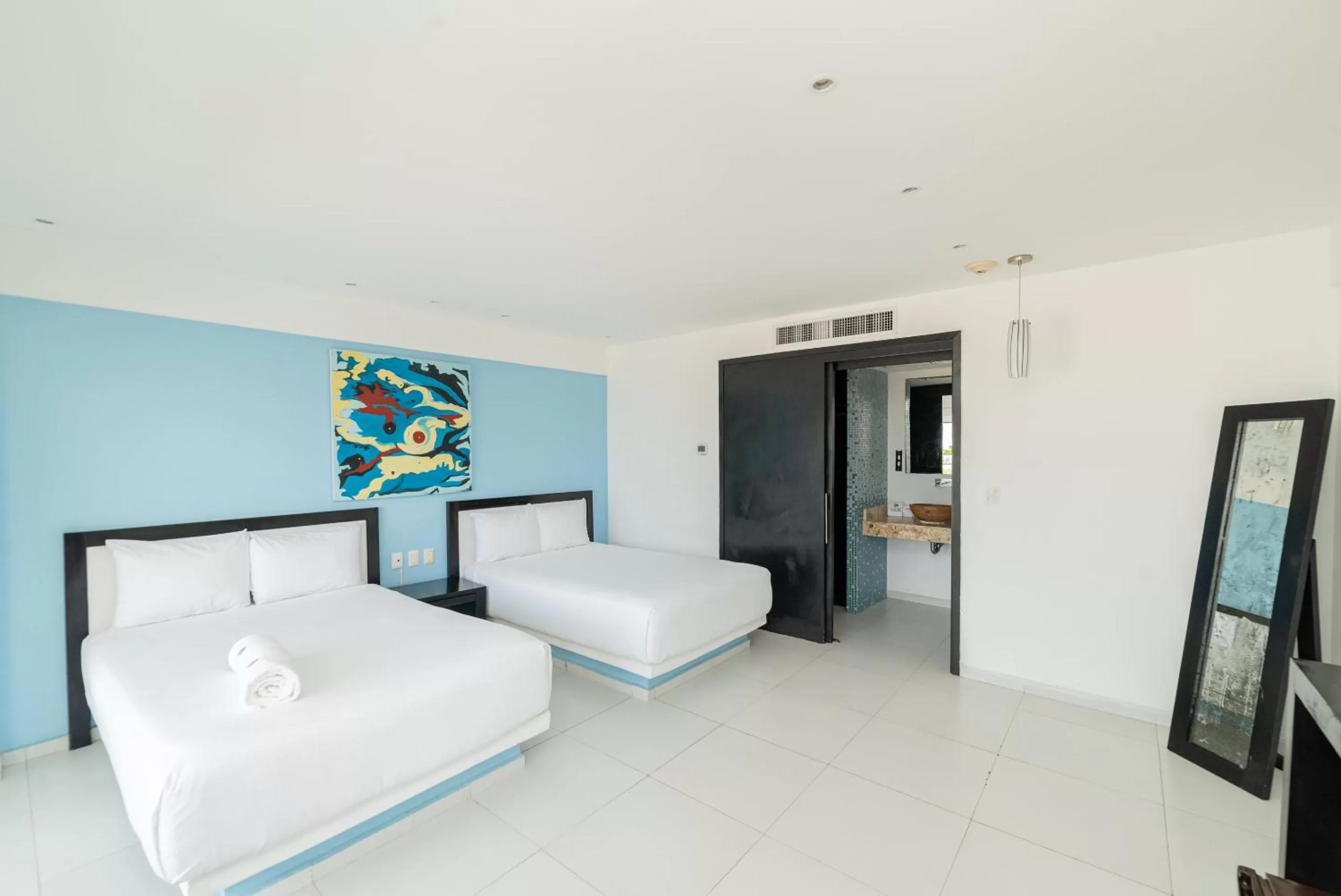 Bed, Seating Area in Hotel Cache