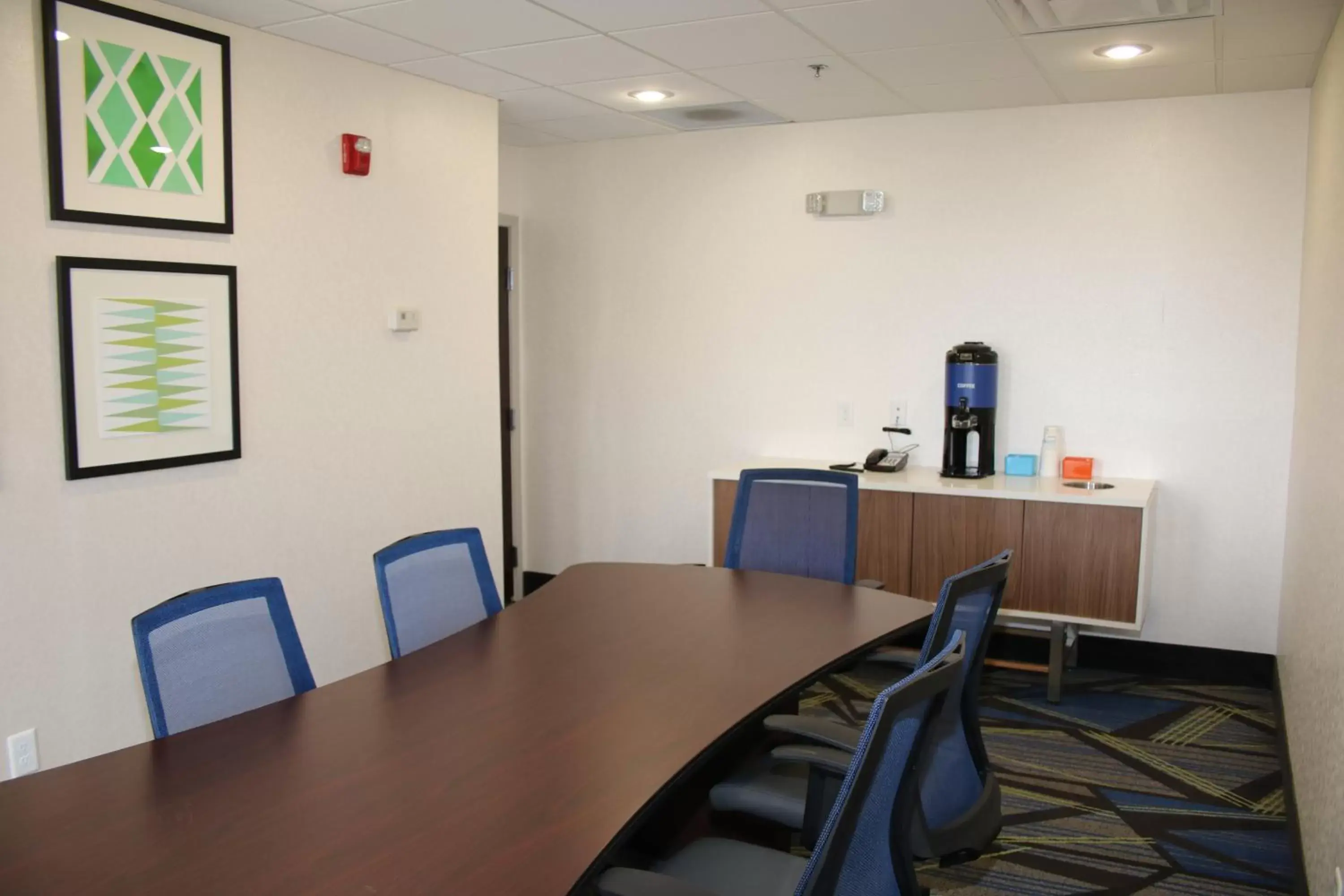 Meeting/conference room in Holiday Inn Express, an IHG Hotel