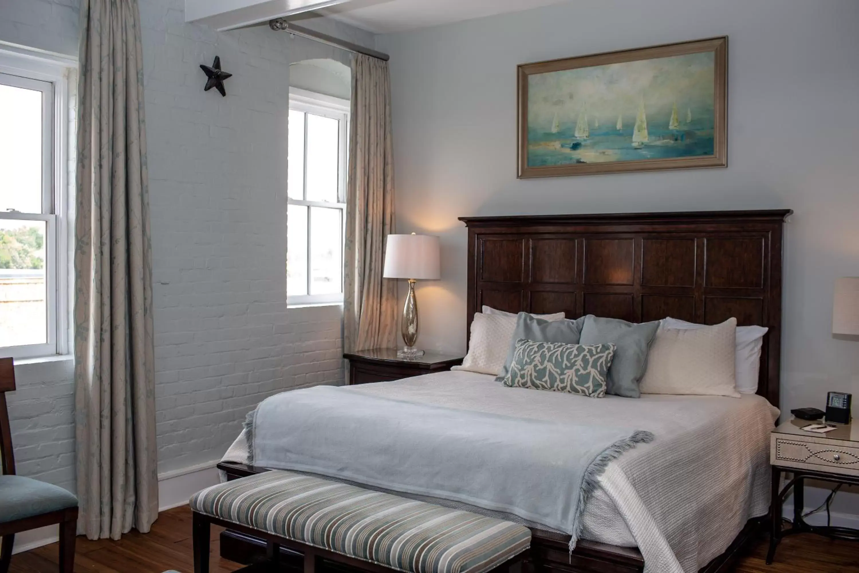 Bed in Olde Harbour Inn, Historic Inns of Savannah Collection