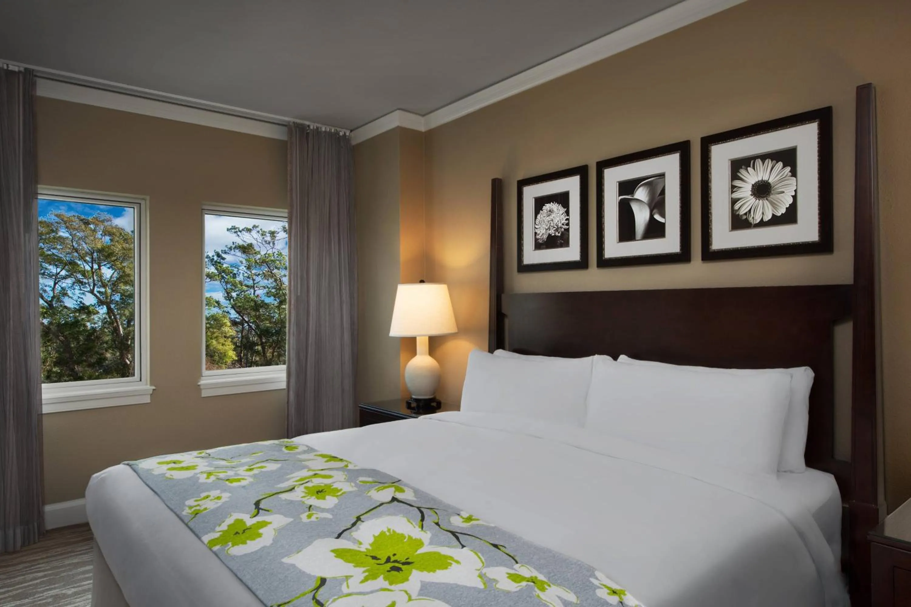 Bedroom, Bed in Marriott's OceanWatch Villas at Grande Dunes