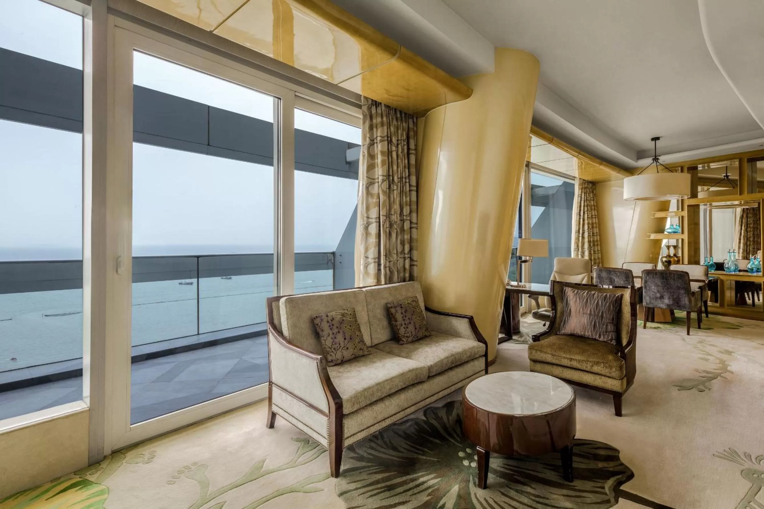 Living room in Sheraton Huzhou Taihu Lake Hot Spring Resort & Spa