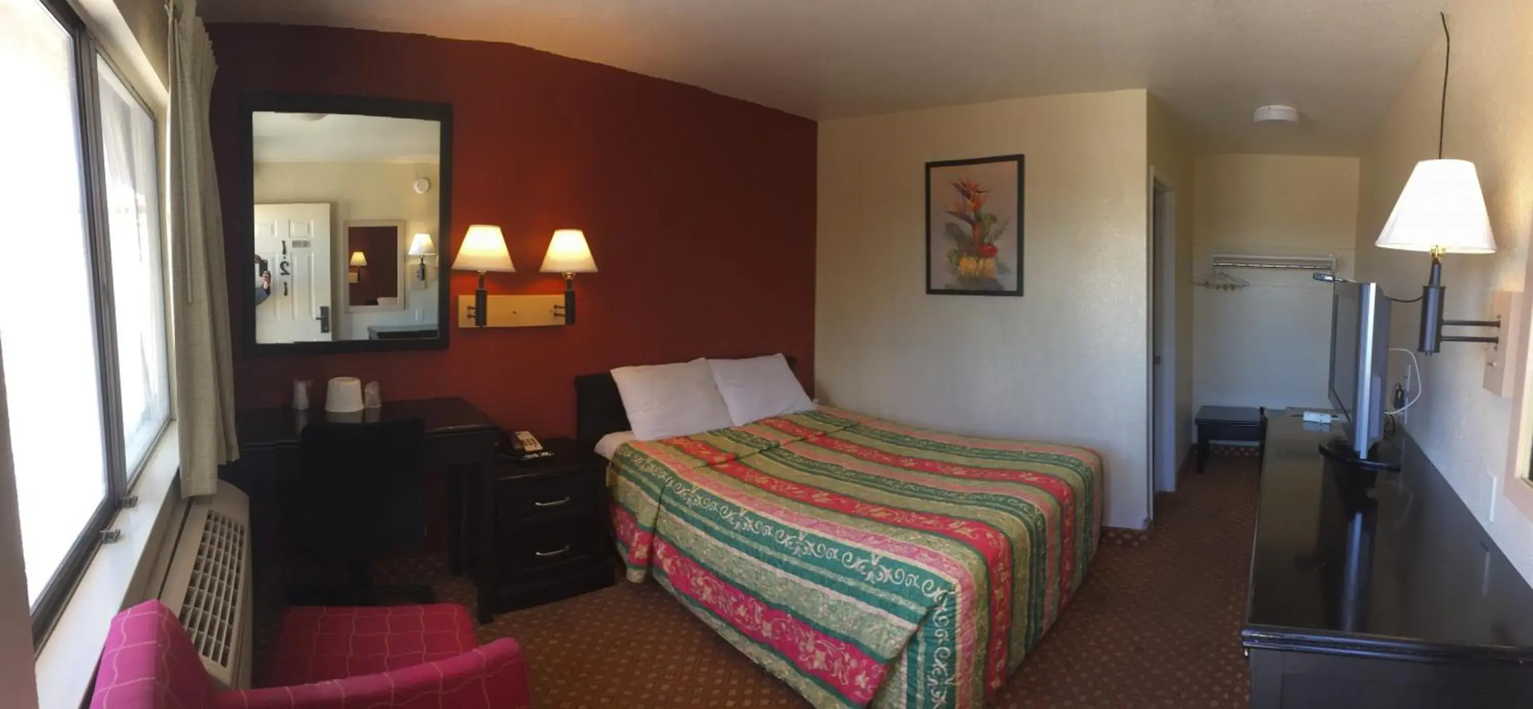 Bed in Hilltop Inn & Suites