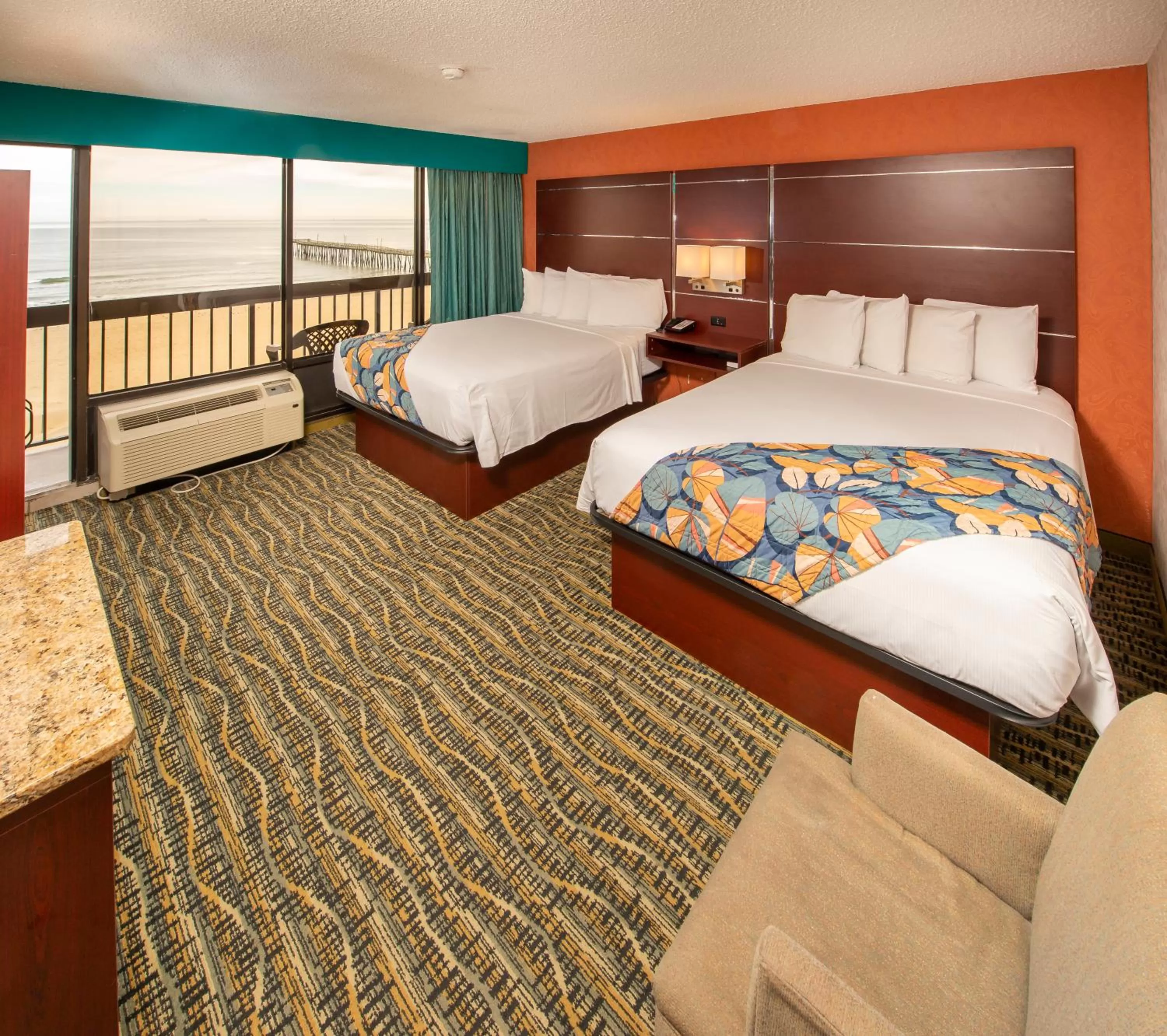 Bedroom, Bed in The Breakers Resort Inn