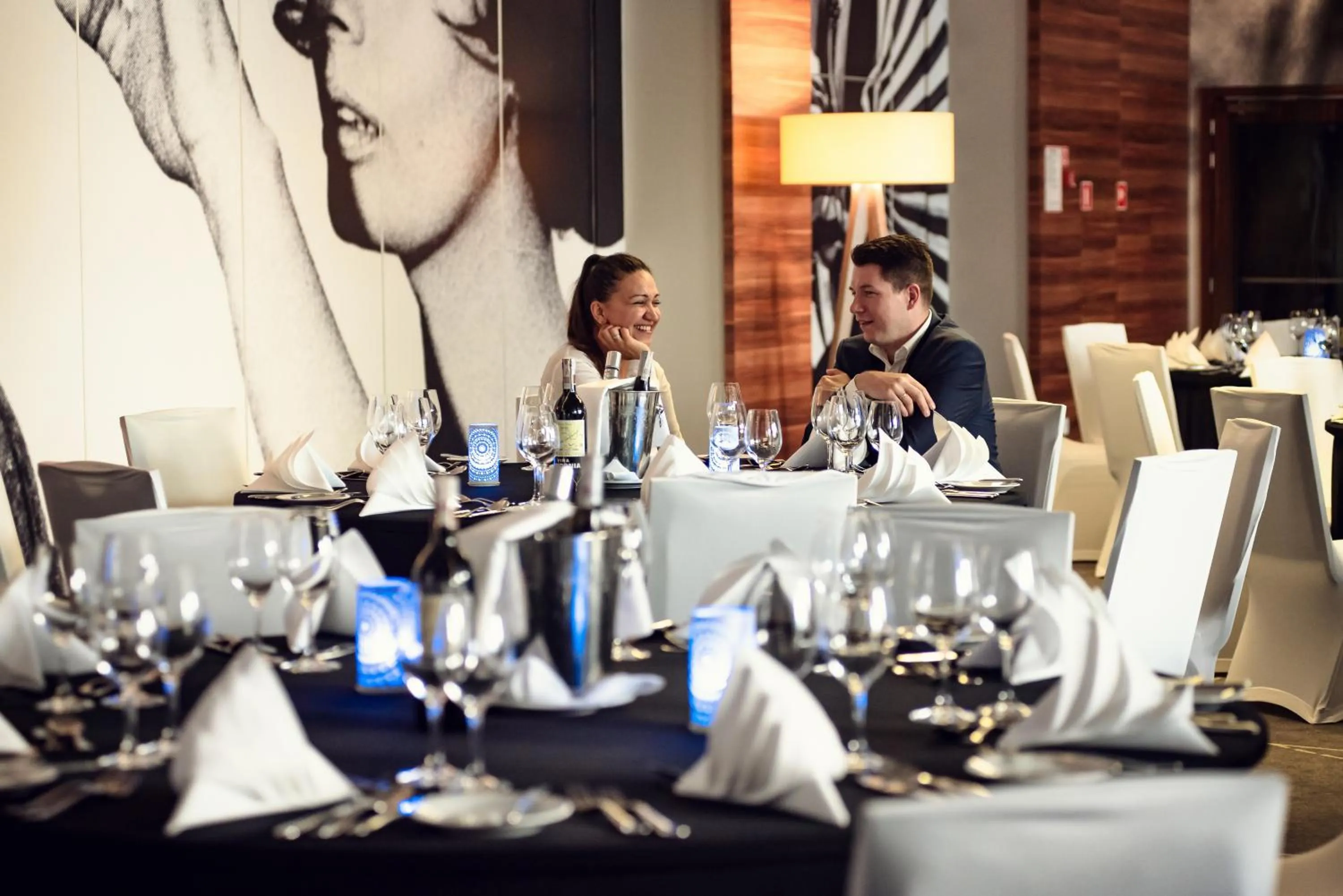 Restaurant/places to eat in Warsaw Plaza Hotel