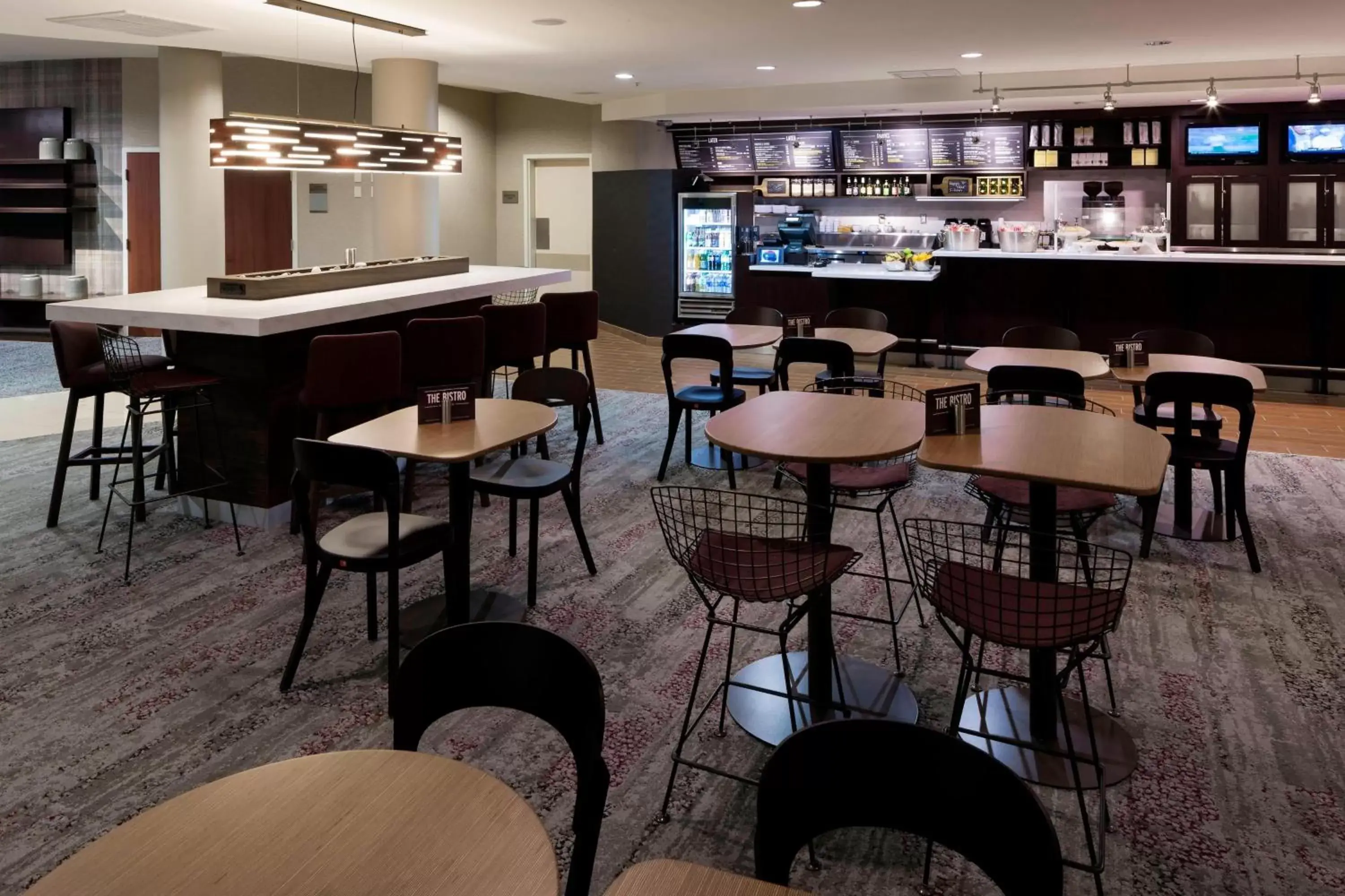 Restaurant/places to eat, Lounge/Bar in Courtyard by Marriott Miami at Dolphin Mall