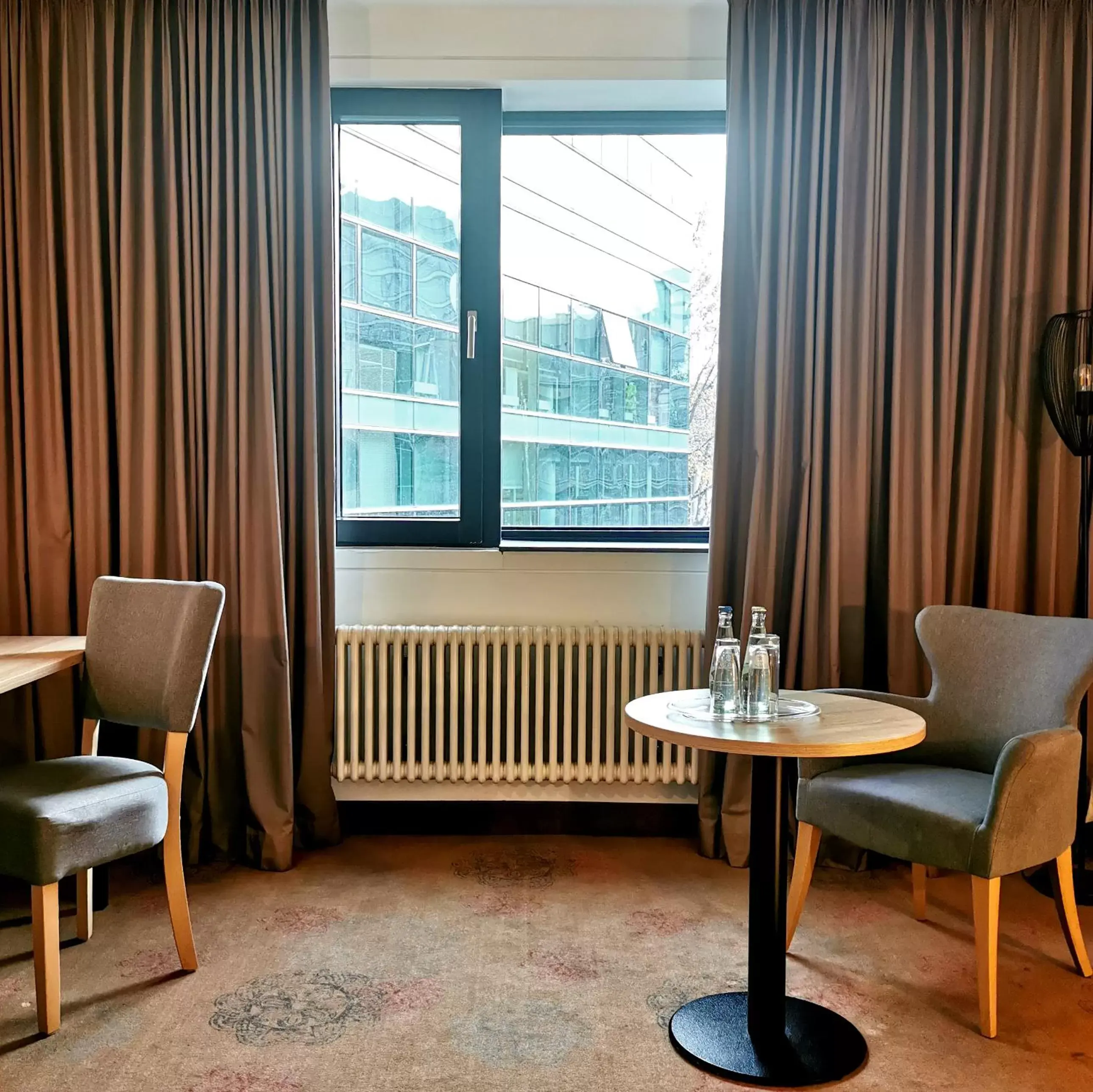 View (from property/room), Seating Area in Plaza Hotel & Living Frankfurt