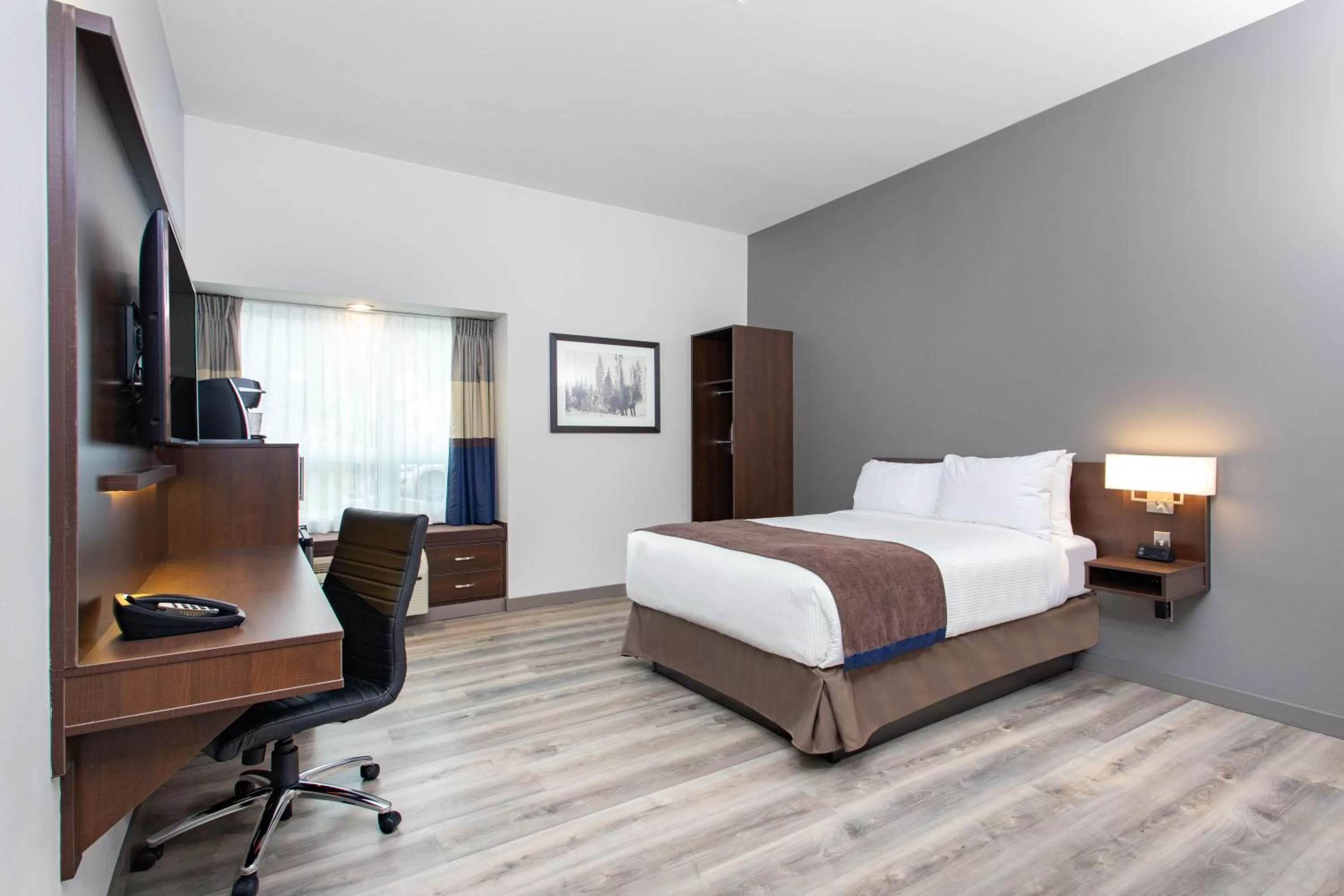 Photo of the whole room, Bed in Microtel Inn & Suites by Wyndham Portage La Prairie