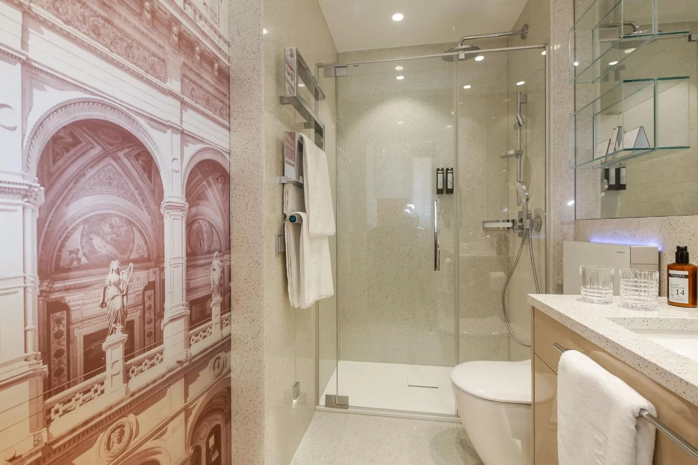 Toilet in Boutiquehotel Das Tyrol