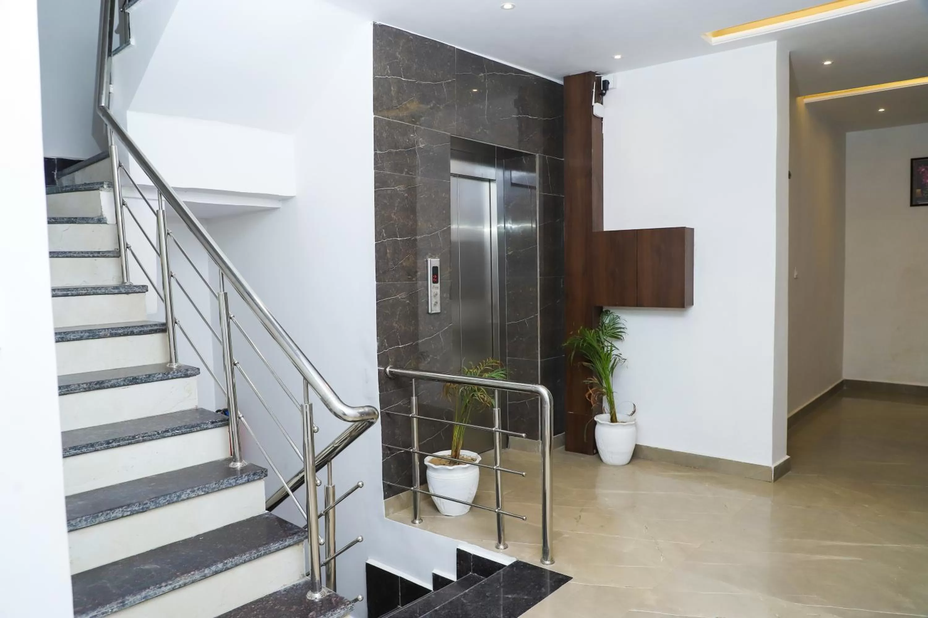 Lobby or reception in Hotel Dream Town By Cozy Hotels & Resorts