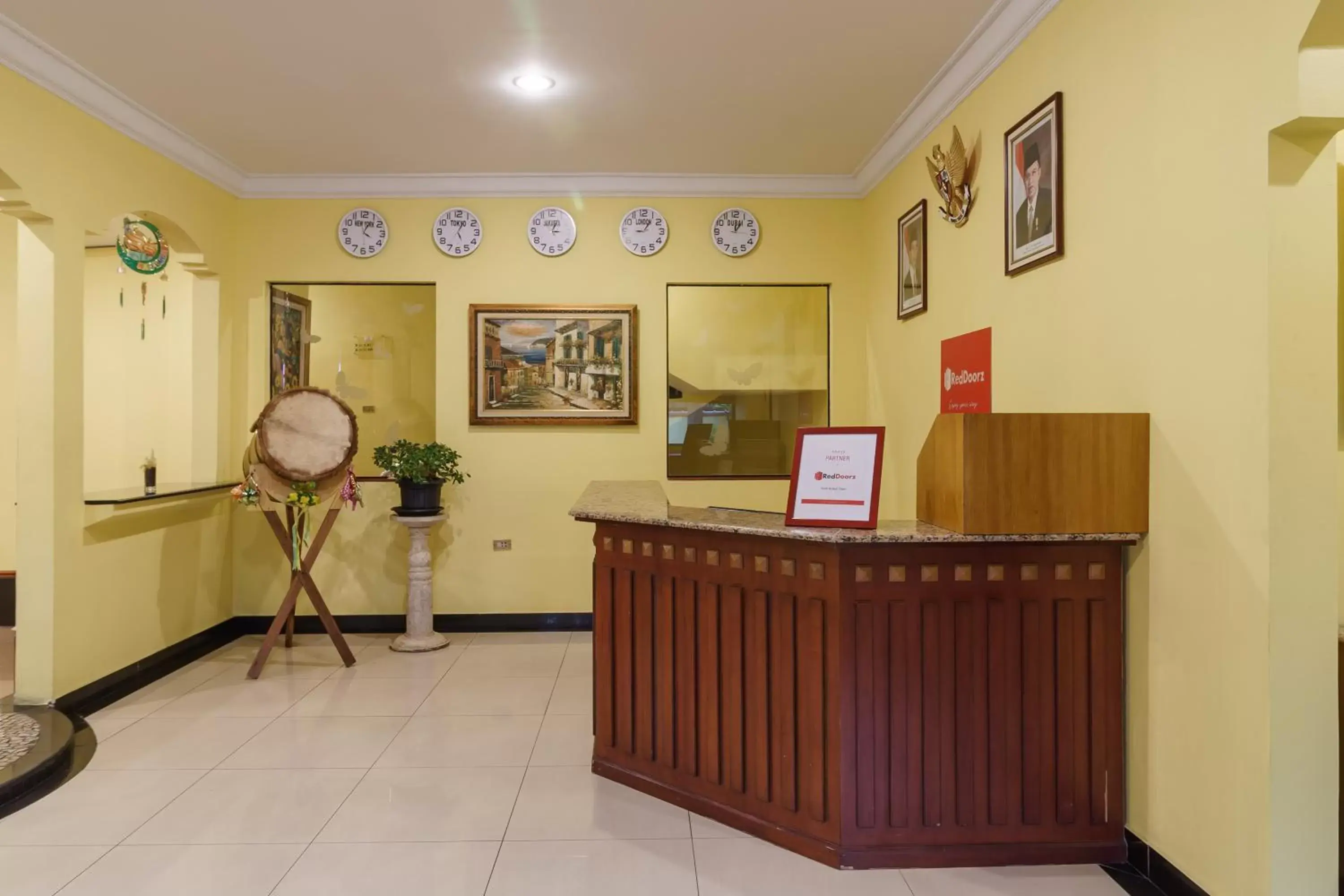Lobby or reception in RedDoorz Plus near Ancol Lobby or reception in RedDoorz Plus near Ancol