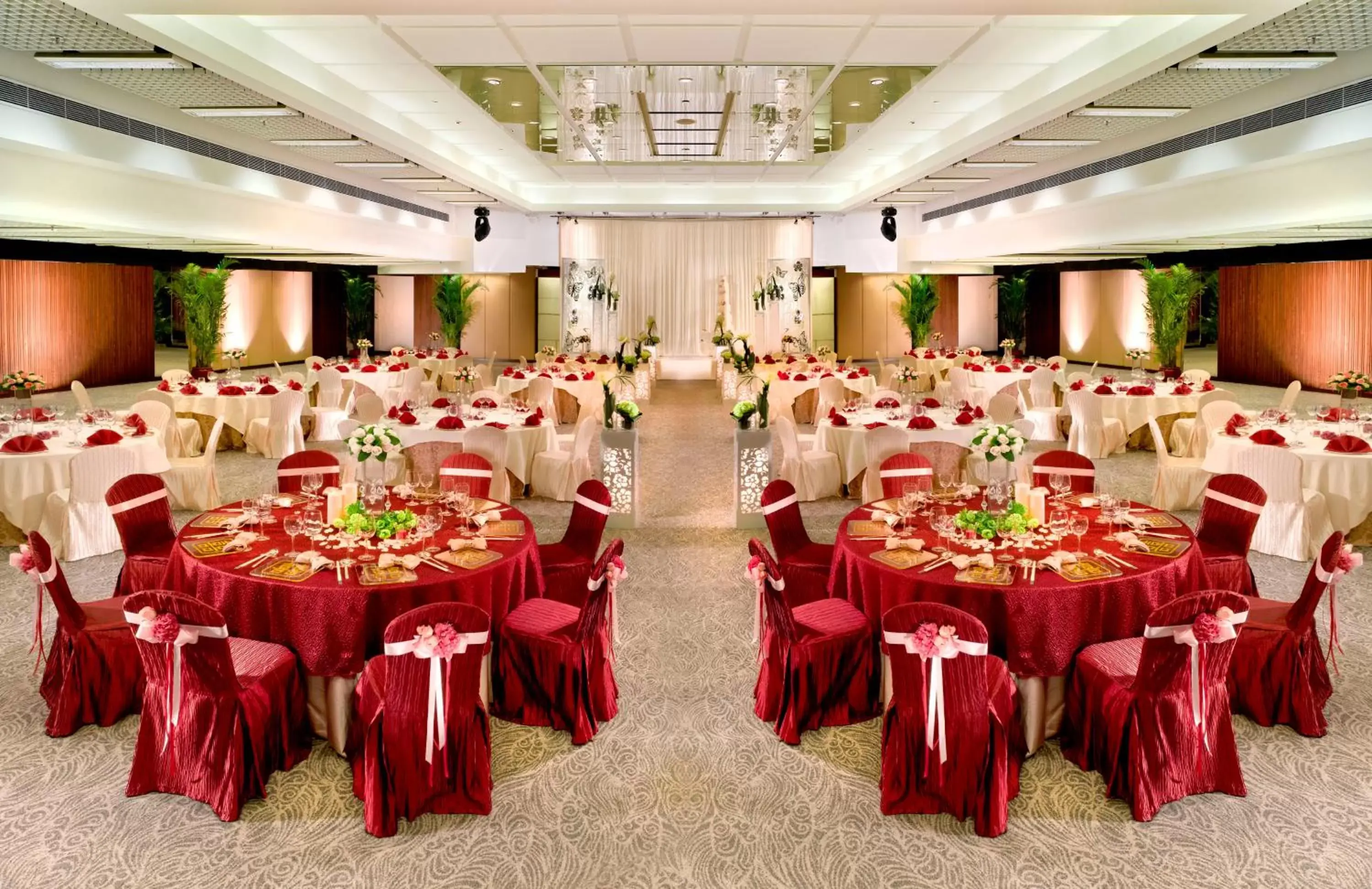 Restaurant/places to eat in Regal Riverside Hotel Restaurant/places to eat in Regal Riverside Hotel