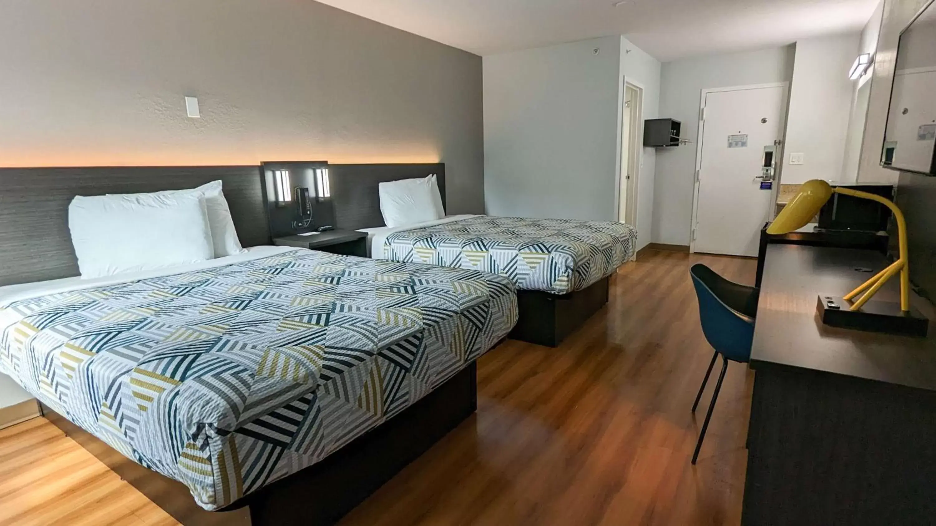 Bedroom, Bed in Motel 6-Framingham, MA - Boston West