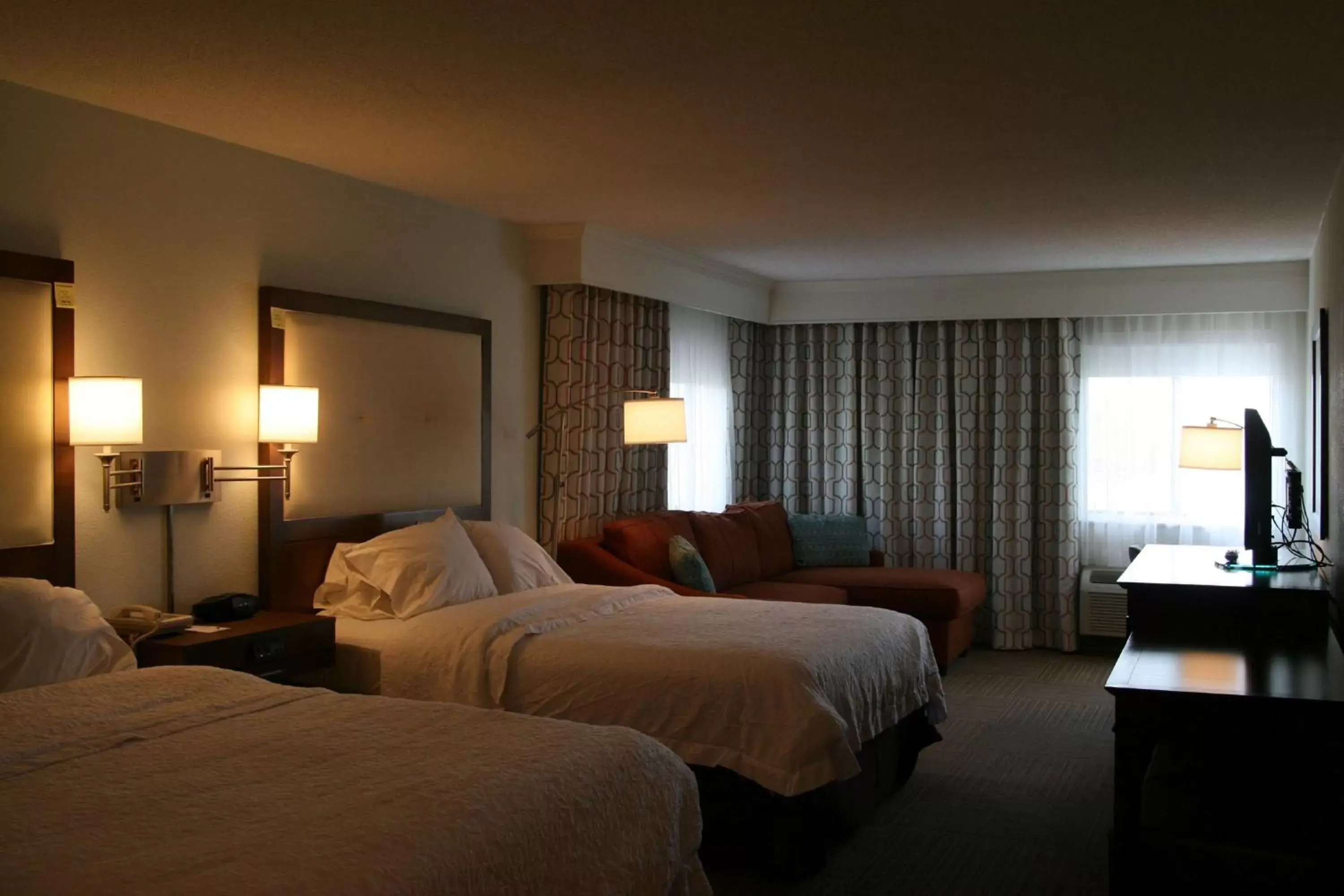 Bedroom, Bed in Hampton Inn Birch Run