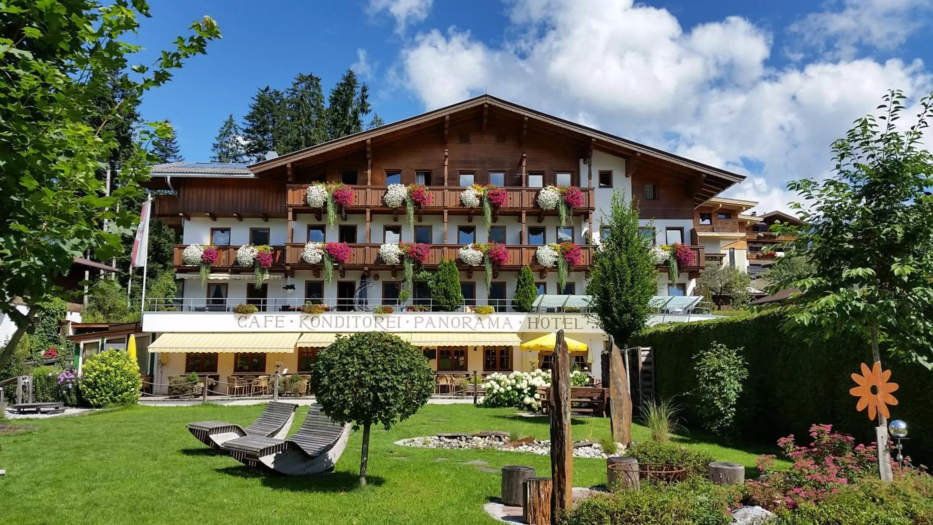 Property building in Hotel Alpenpanorama