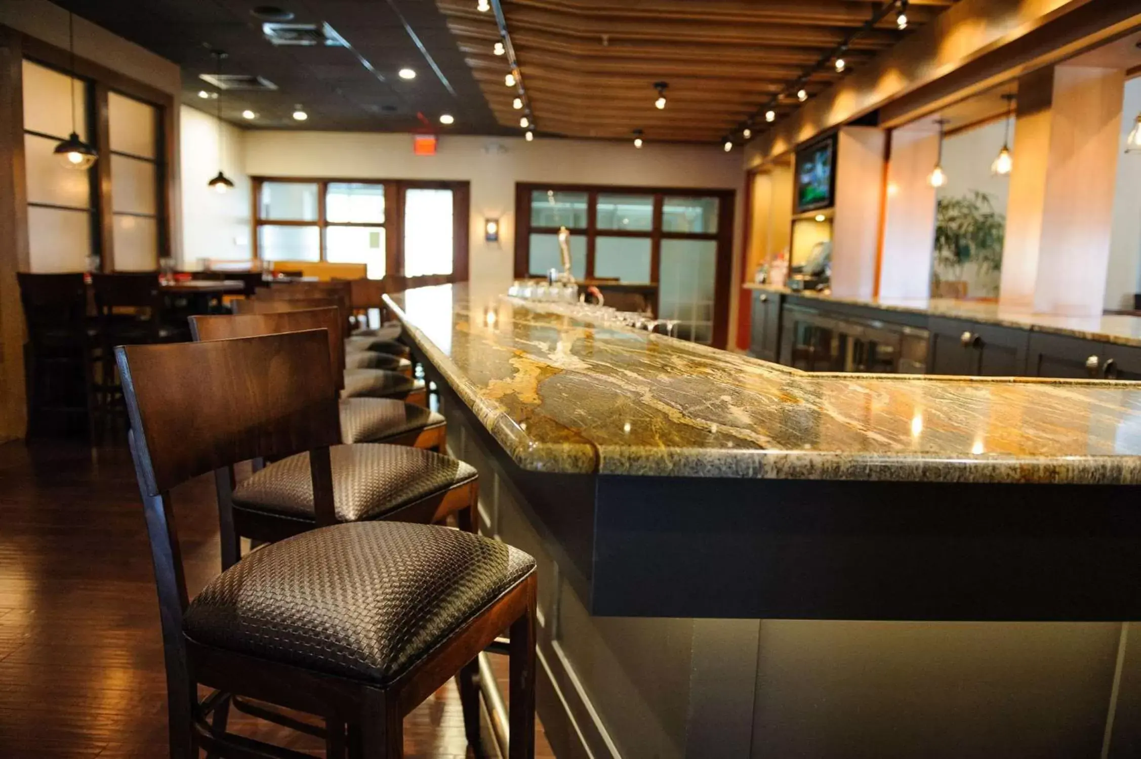 Lounge or bar, Lounge/Bar in DoubleTree Suites by Hilton Mount Laurel