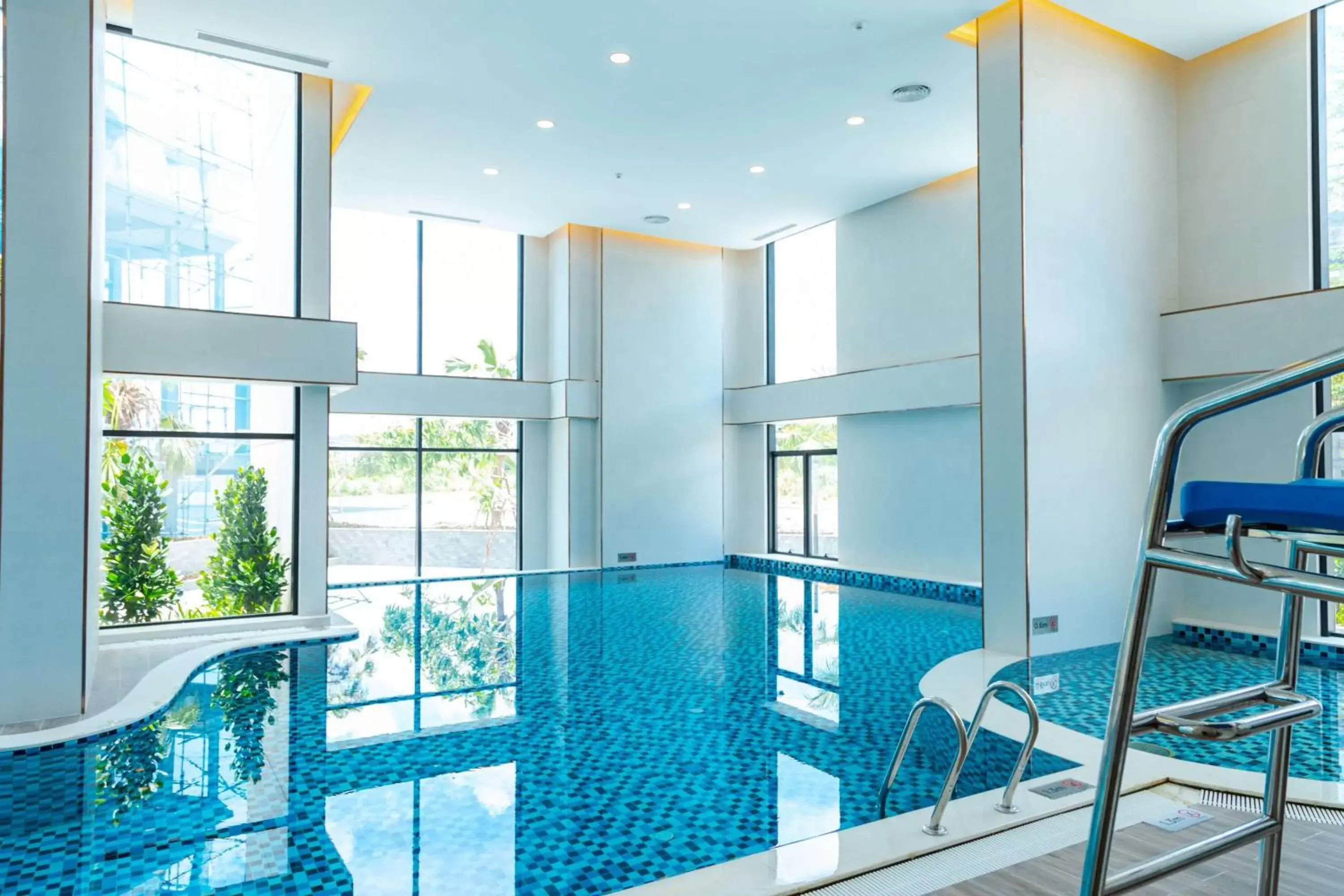 Pool view in Best Western Premier Sapphire Ha Long Pool view in Best Western Premier Sapphire Ha Long