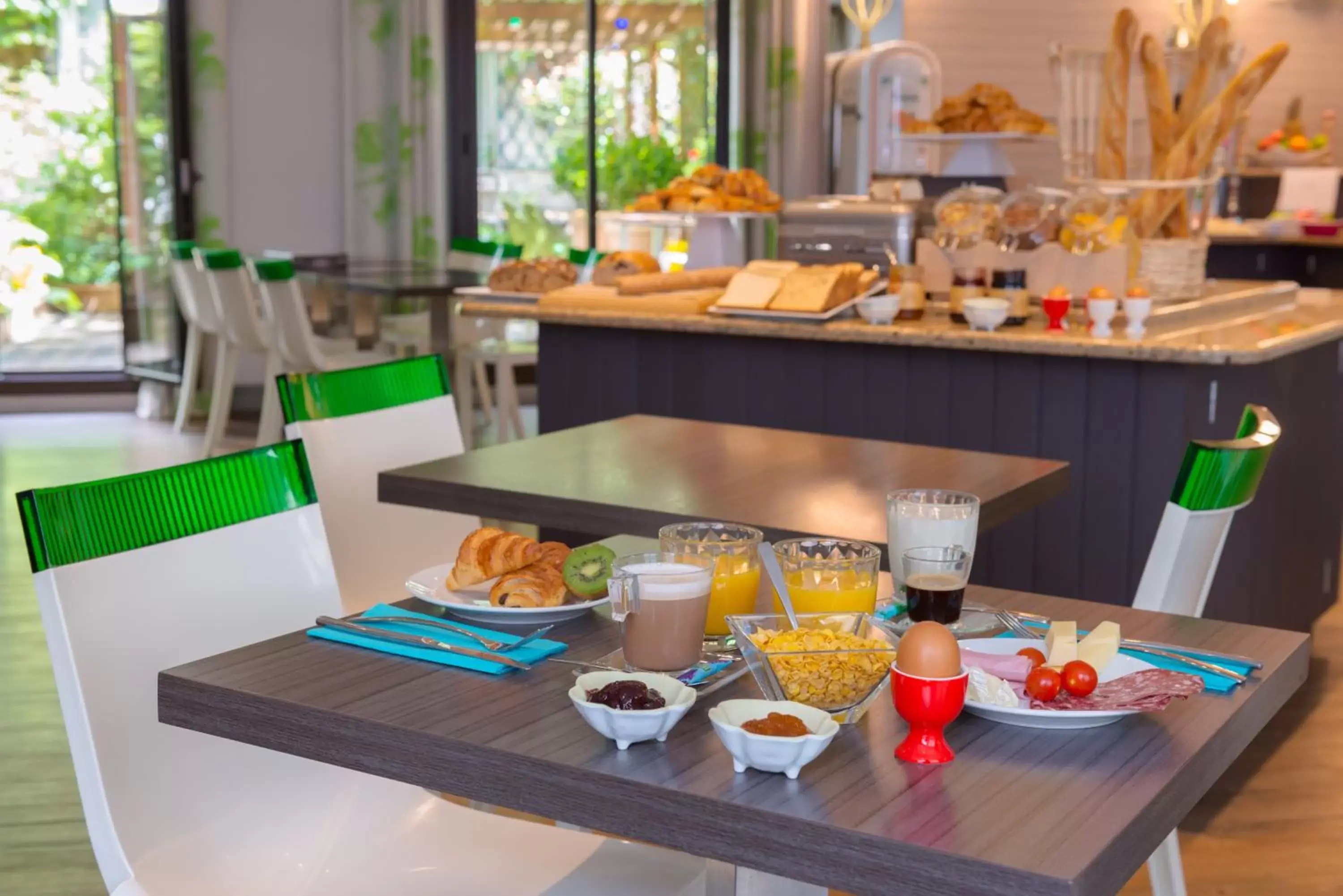 Continental breakfast, Restaurant/Places to Eat in Hotel Paris Louis Blanc