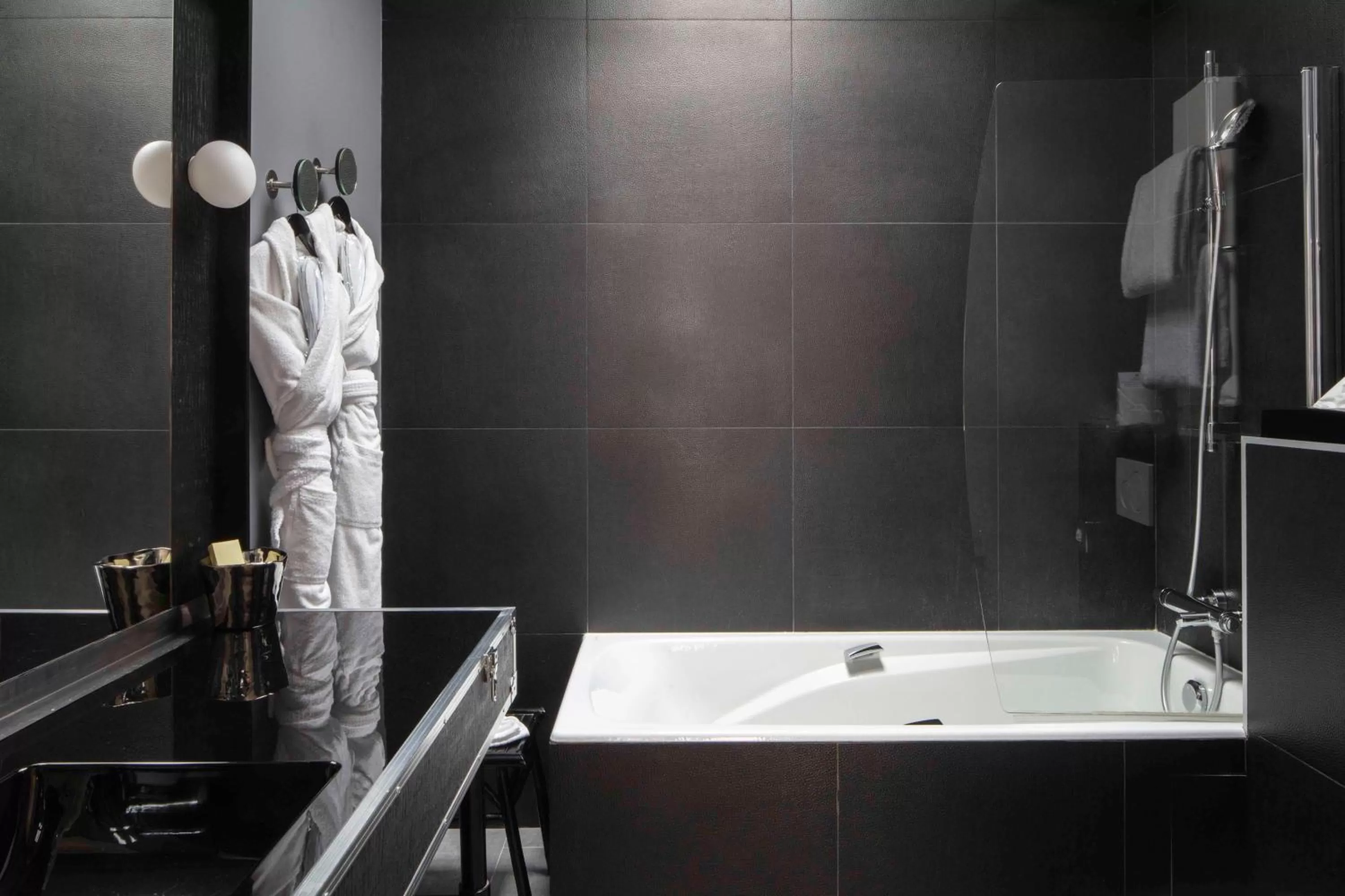 Bathroom in Le 123 Sébastopol - Astotel