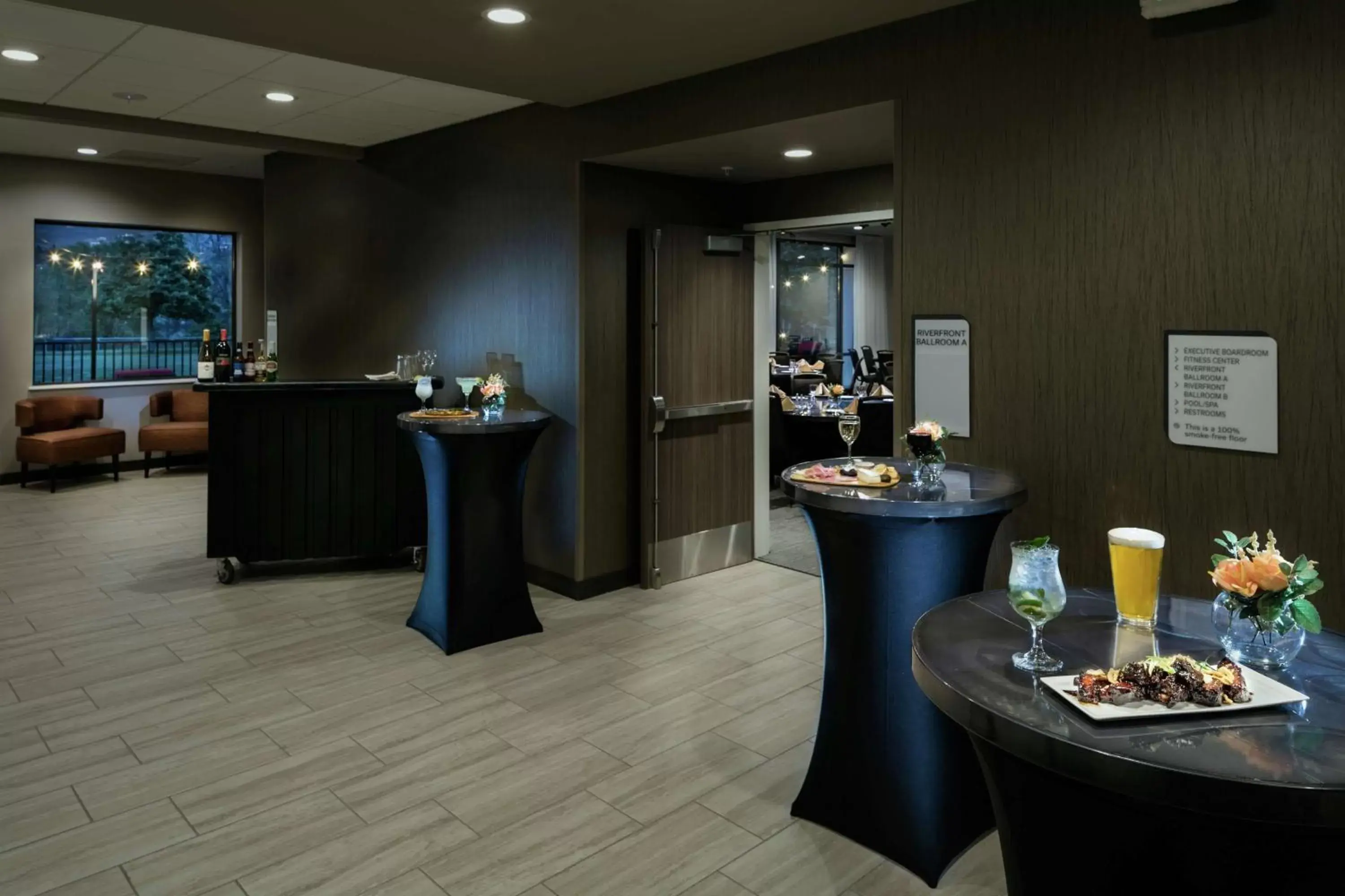 Meeting/conference room, Restaurant/Places to Eat in Hilton Garden Inn Wenatchee, Wa