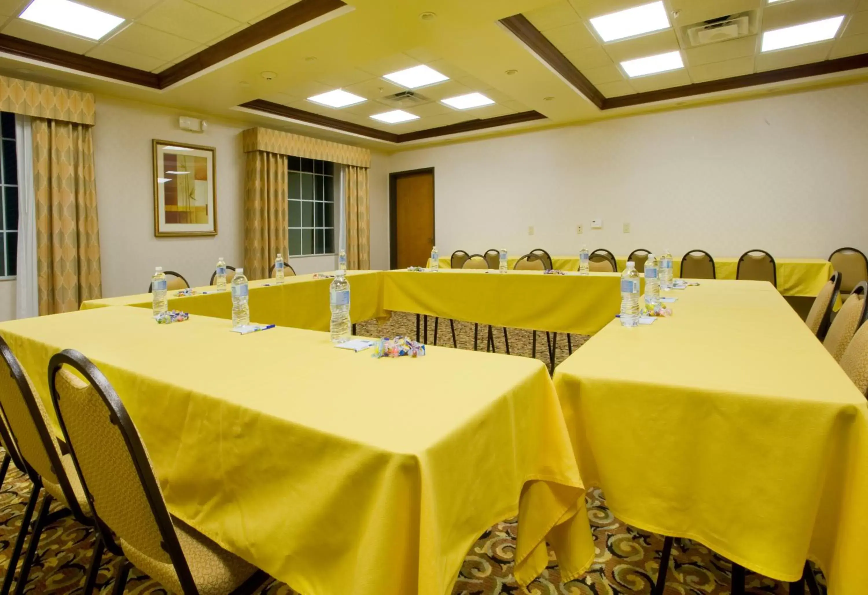 Meeting/conference room in Holiday Inn Express Hotel & Suites Levelland, an IHG Hotel