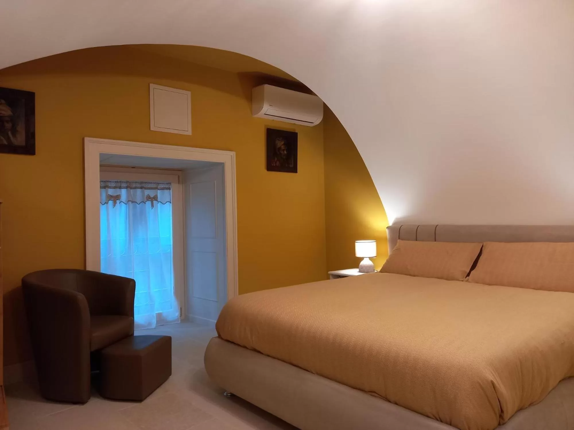 Bed in Le Petit Palais - Naples