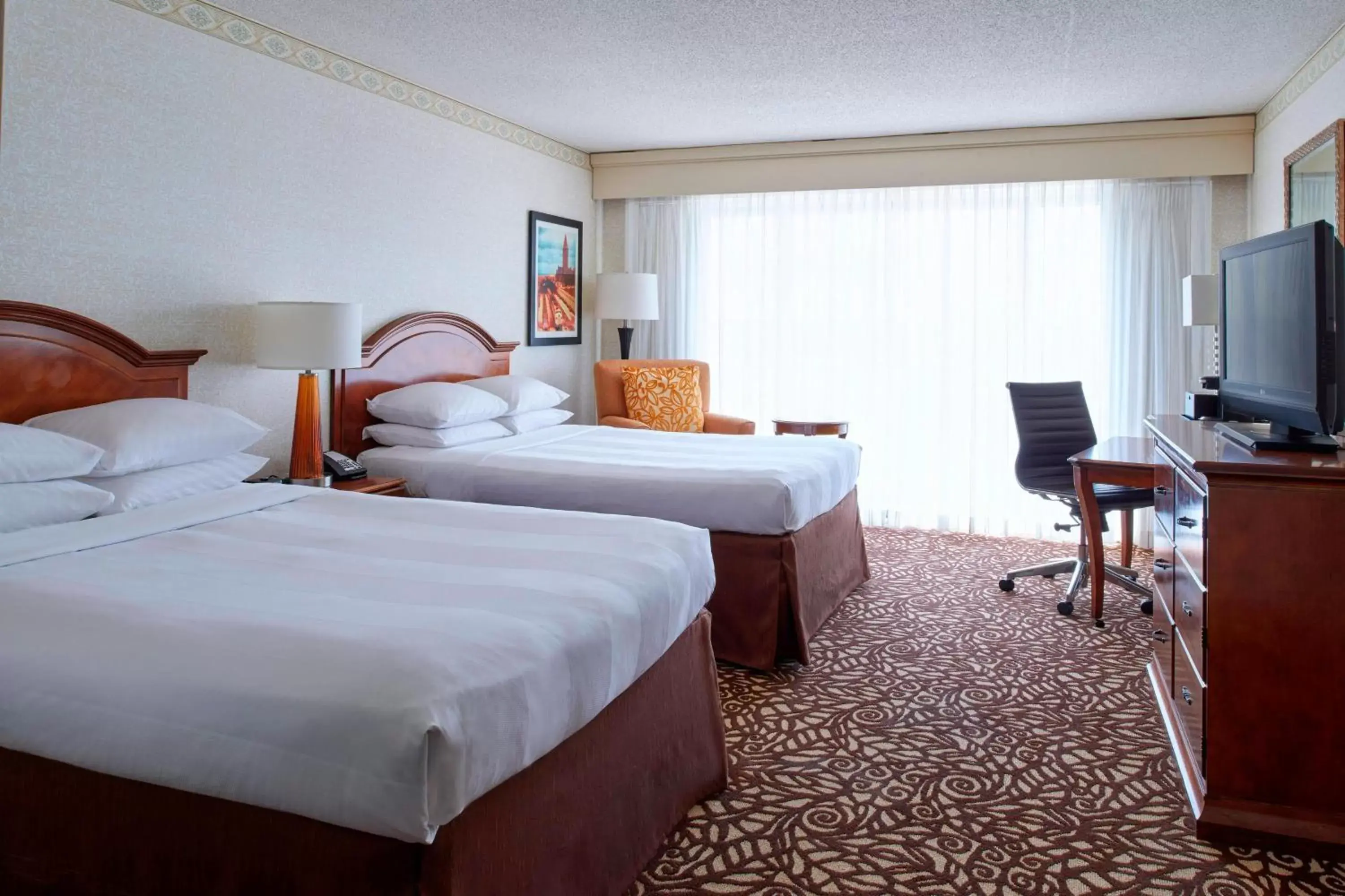 Photo of the whole room, Bed in Milwaukee Marriott West