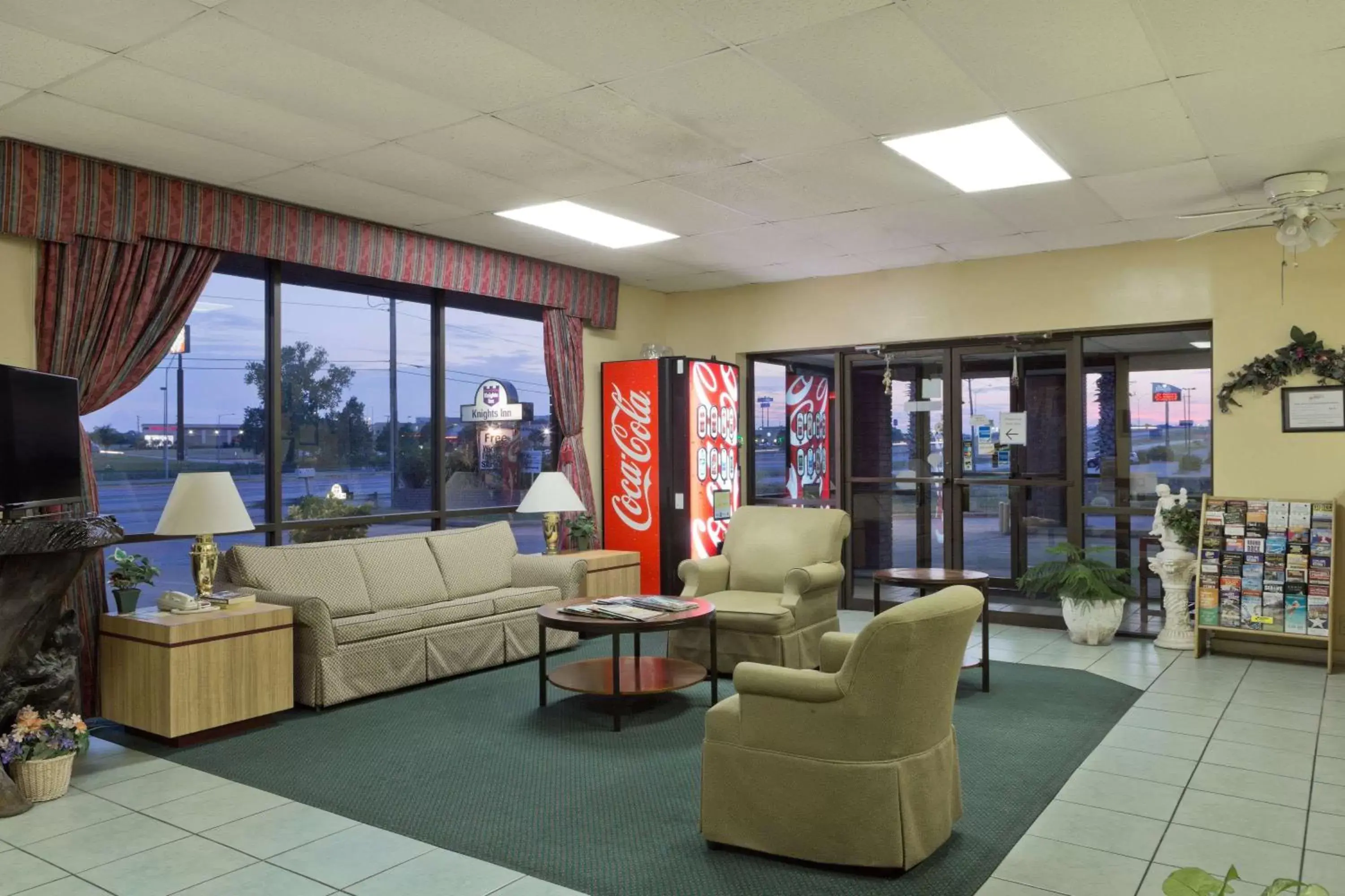 Lobby or reception, Seating Area in Knights Inn Brenham