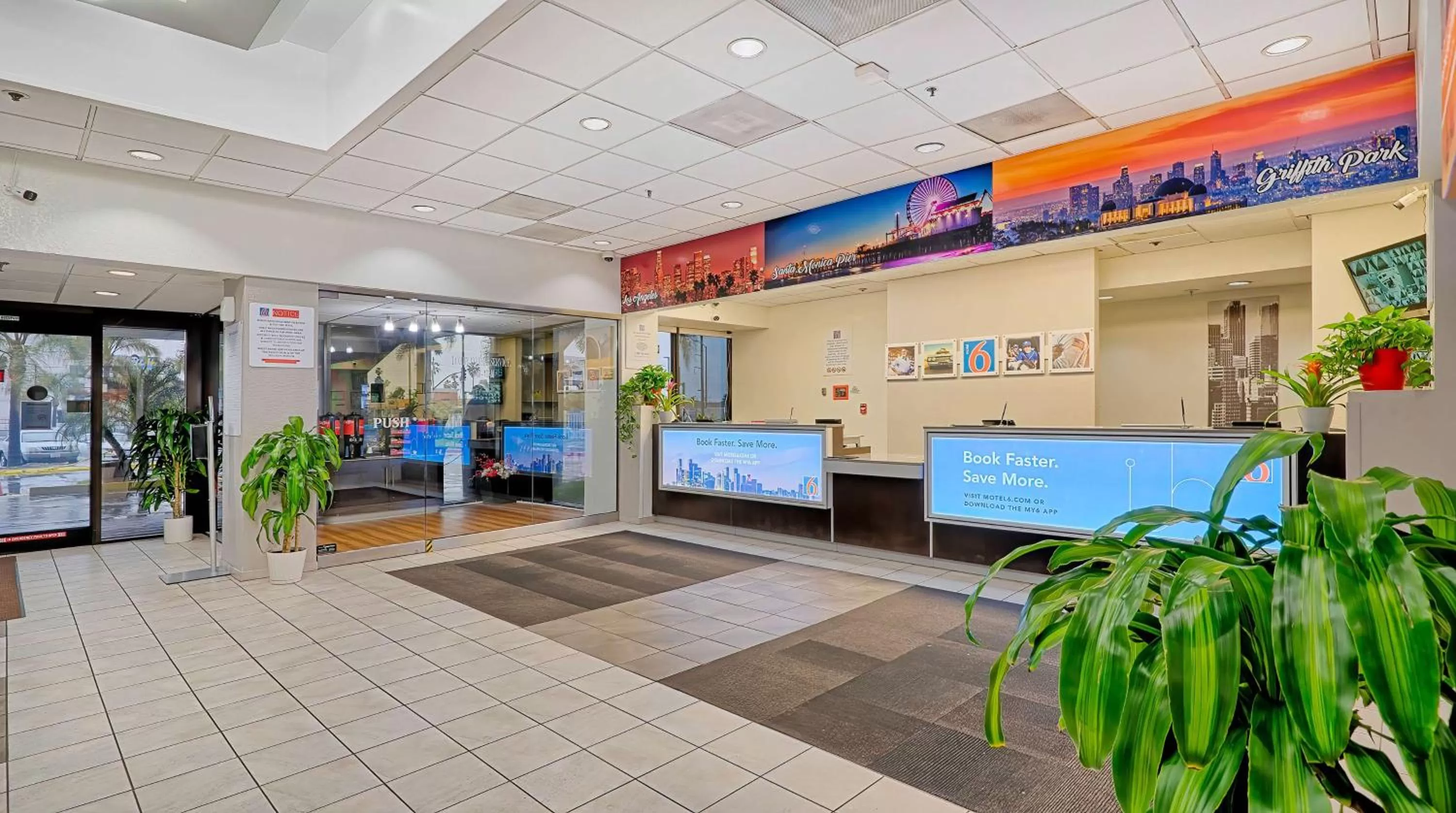Lobby or reception in Motel 6-Los Angeles, CA - Los Angeles - LAX