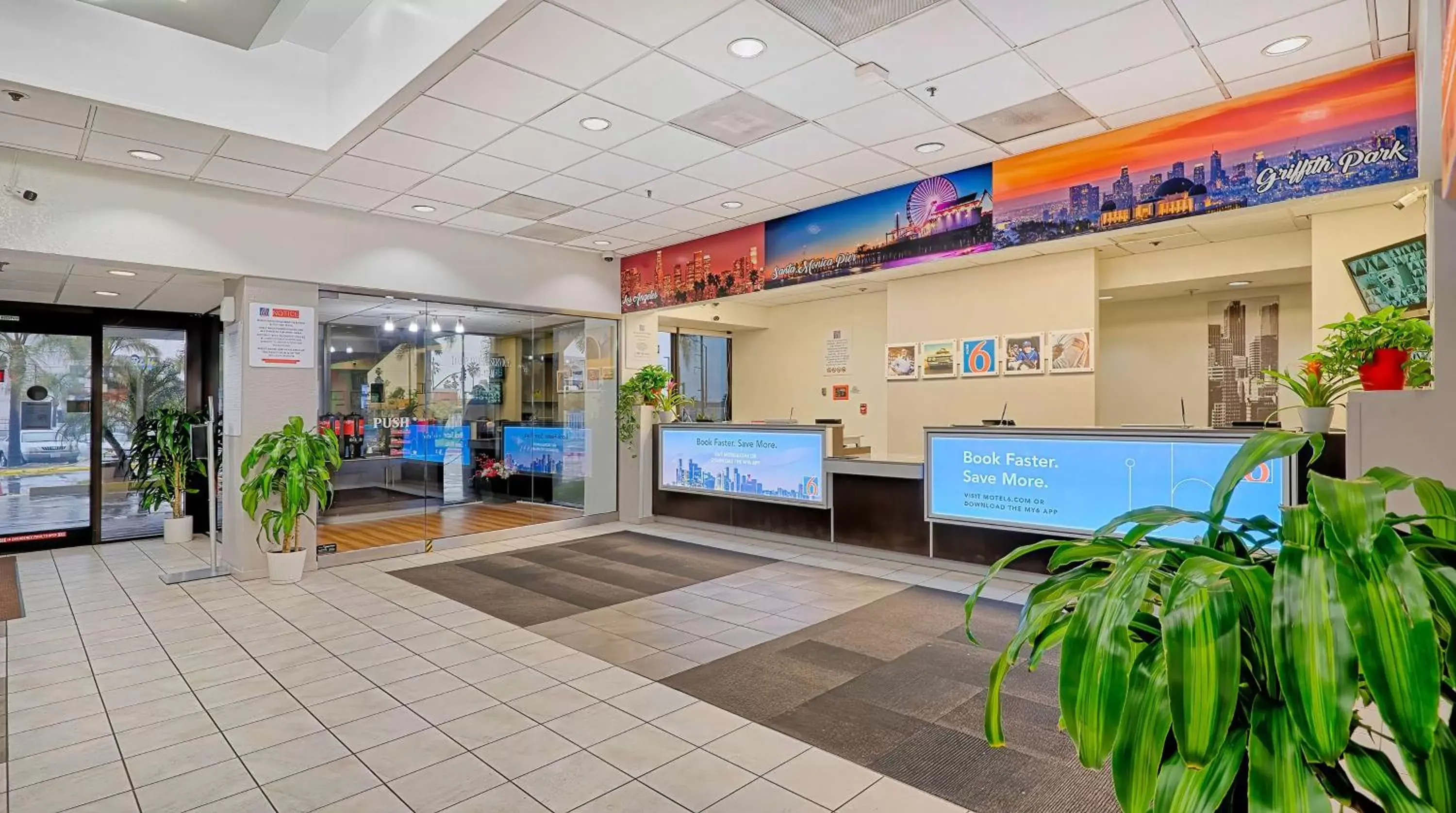 Lobby or reception in Motel 6-Los Angeles, CA - Los Angeles - LAX