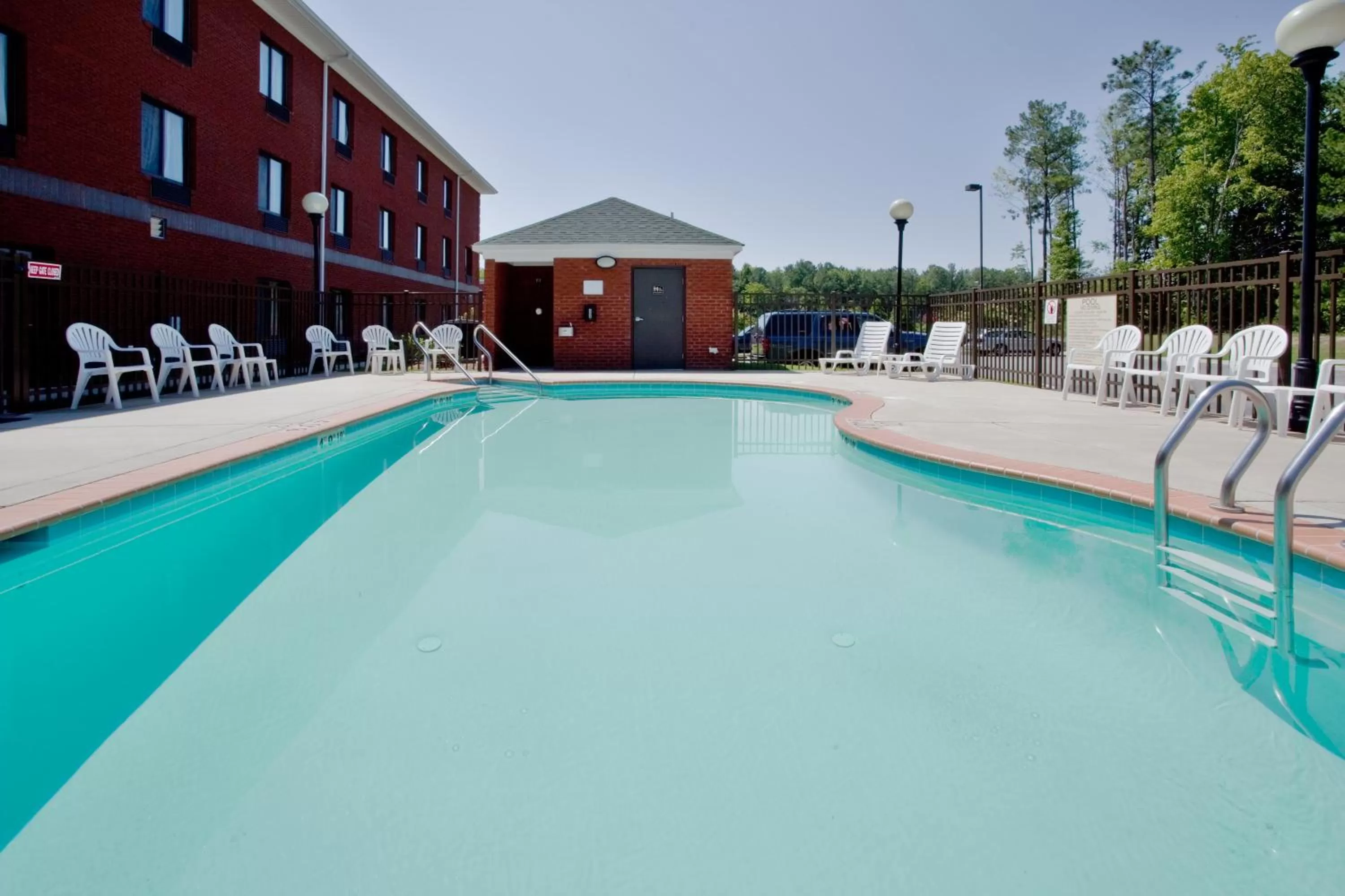 Swimming pool in Holiday Inn Express Hotel & Suites Suffolk by IHG