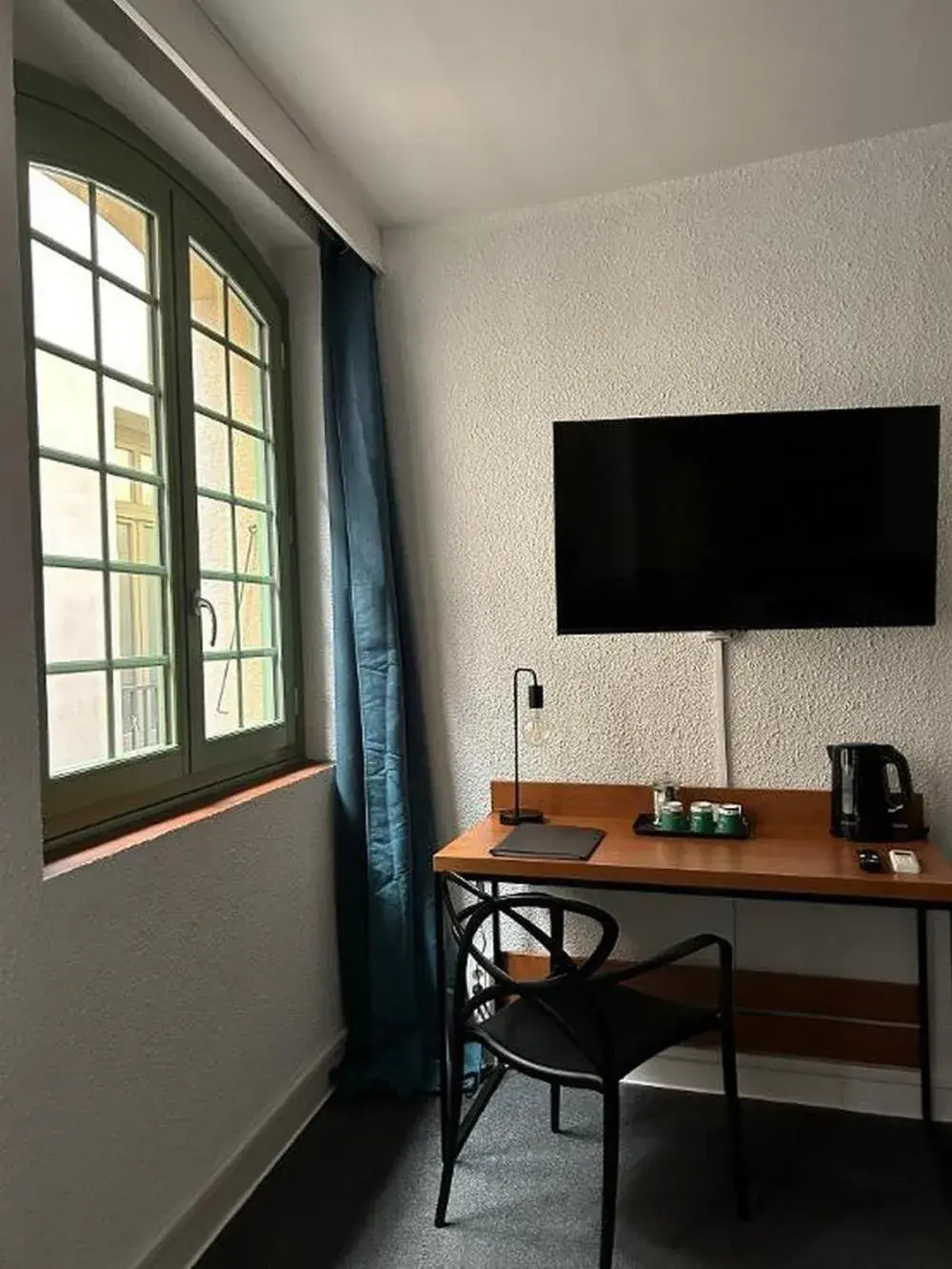 Seating area, TV/Entertainment Center in Hôtel De La Loge