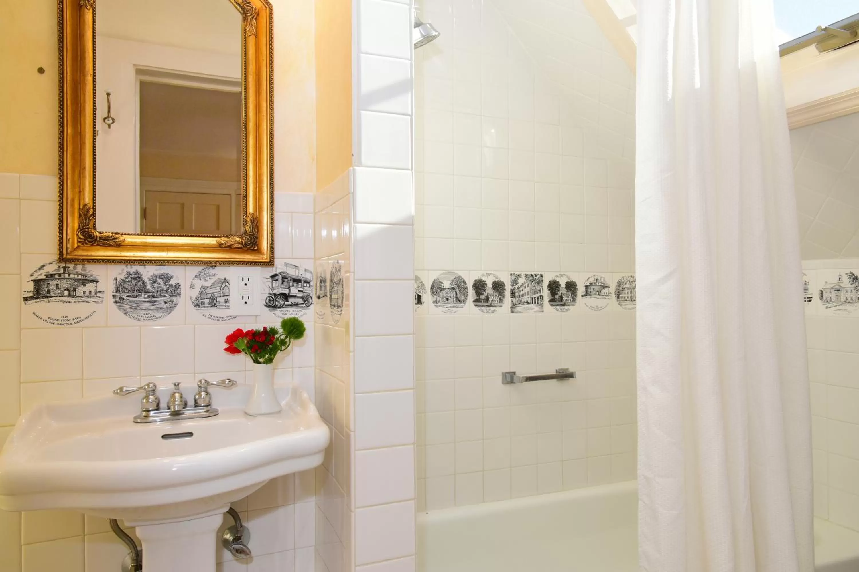 Bathroom in Wainwright Inn